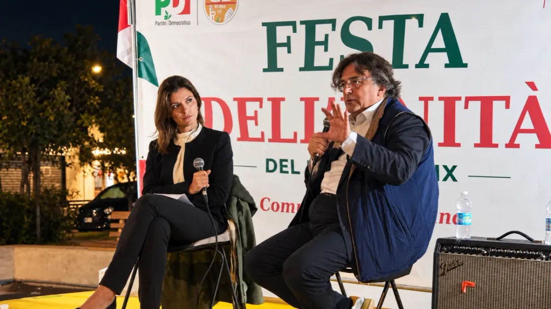 Il deputato Claudio Mancini (Pd) intervistato dalla giornalista Gabriella Cerami alla Festa dell'Unità del IX municipio di Roma (Foto La Capitale)