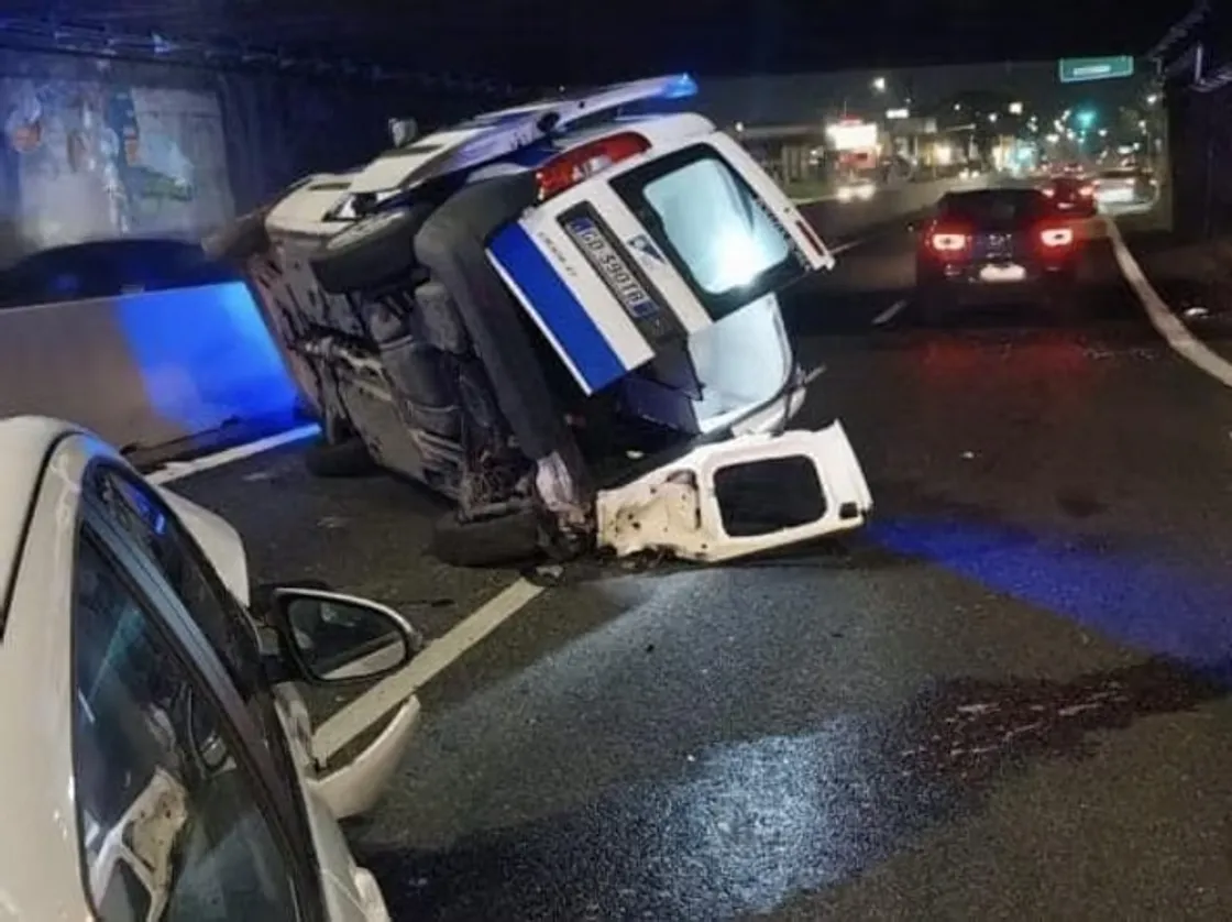 Tre vigili investiti da un'auto, il conducente è un carabiniere risultato positivo all'alcol test