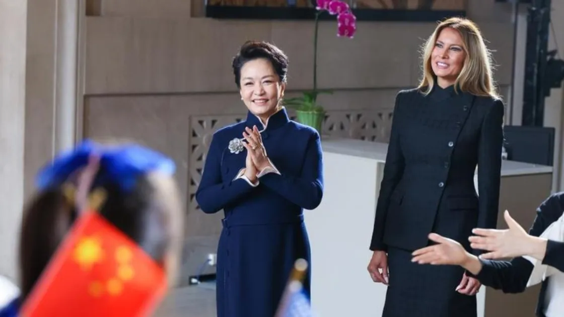 Peng Liyuan e Melania Trump al Museo di Arte Asiatica a Washington (Foto agenzia Xinhua)