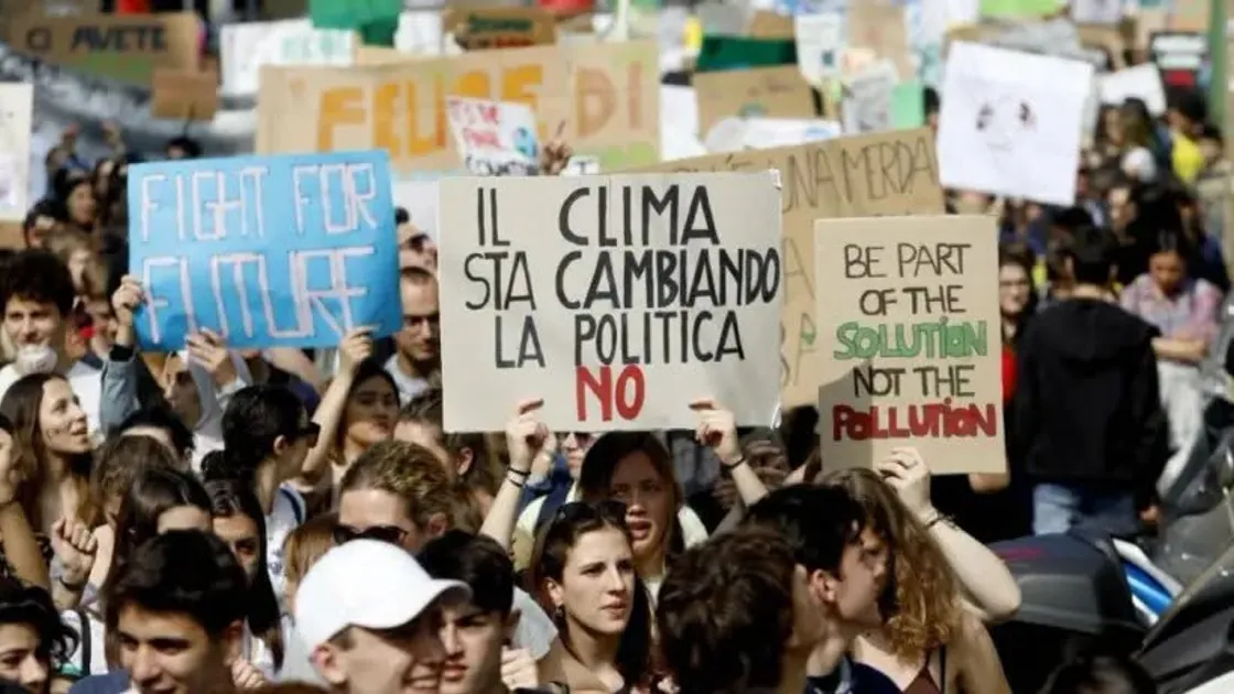 Caldo record, alluvioni e sblocca-trivelle: venerdì Fridays for Future in piazza a Piramide contro la crisi climatica