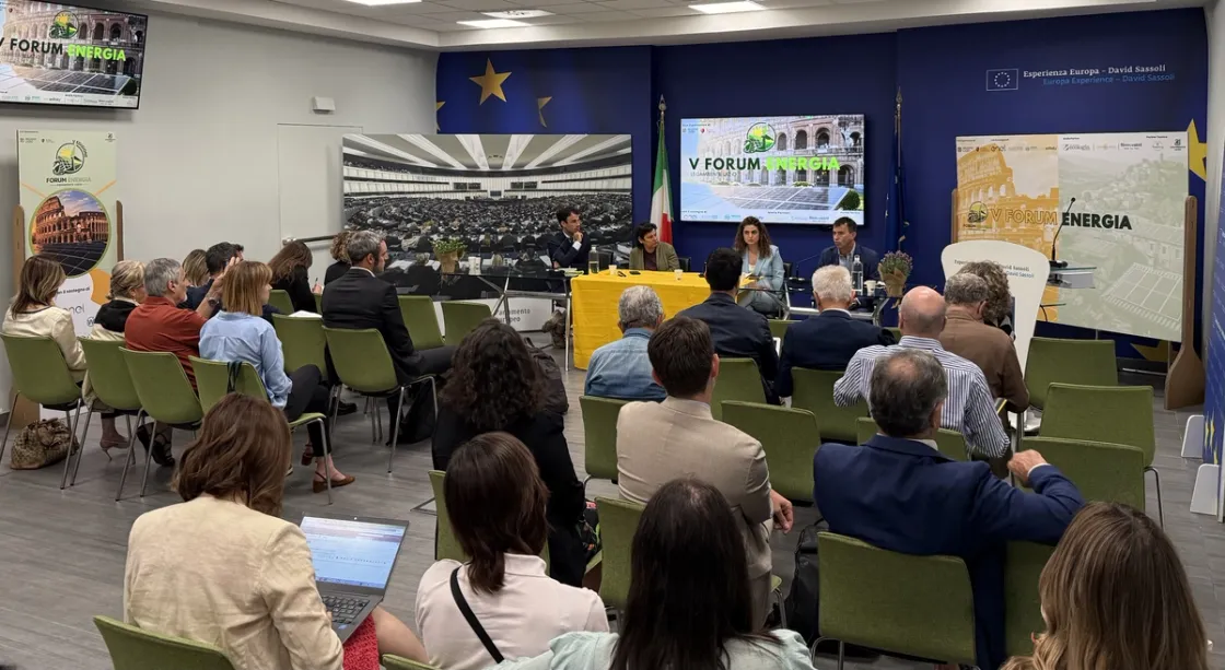 Nel Lazio il fotovoltaico è il motore della transizione energetica, ma 178 impianti rinnovabili restano bloccati: «Serve accelerare»