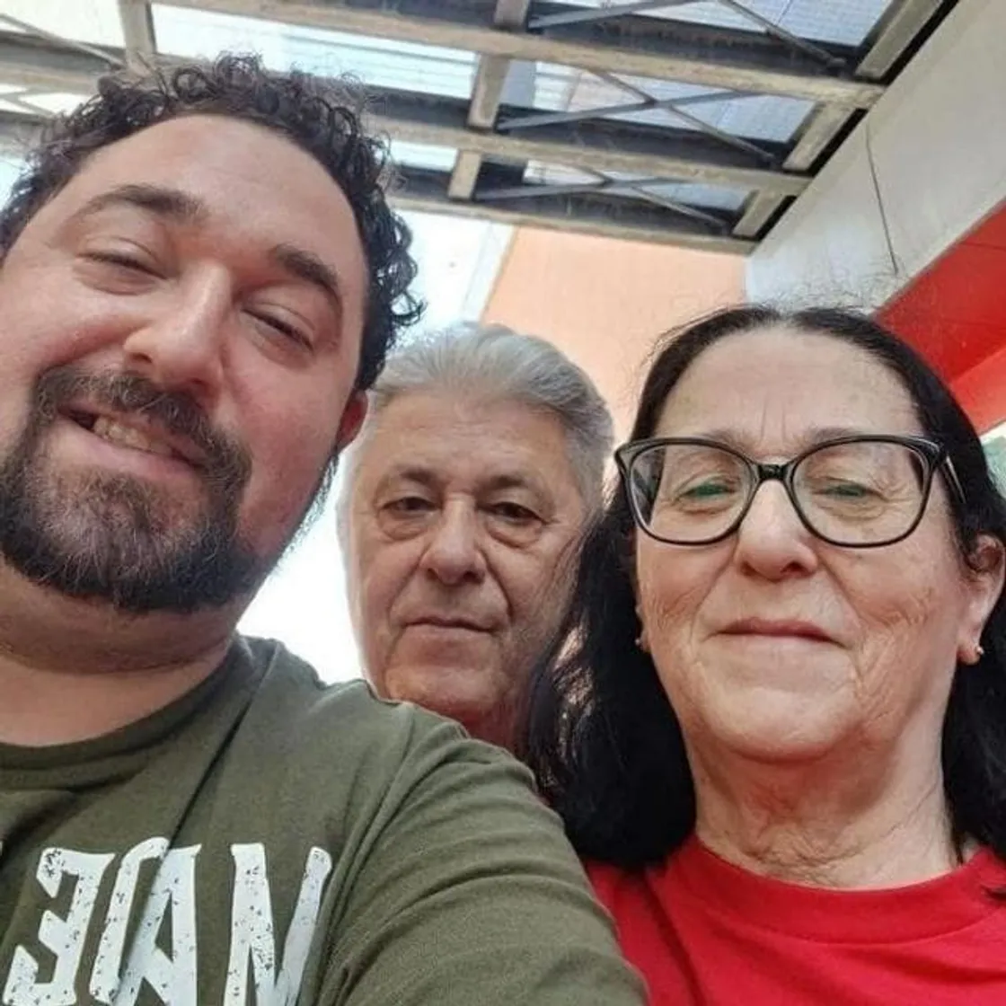 Torre Angela saluta la famiglia Ardovini: chiesa piena per l’ultimo addio dopo la tragedia di via Collatina