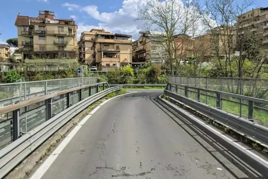 Salaria, al via i lavori sul cavalcavia danneggiato nel 2021: due mesi di cantiere e chiusure notturne dal 29 giugno
