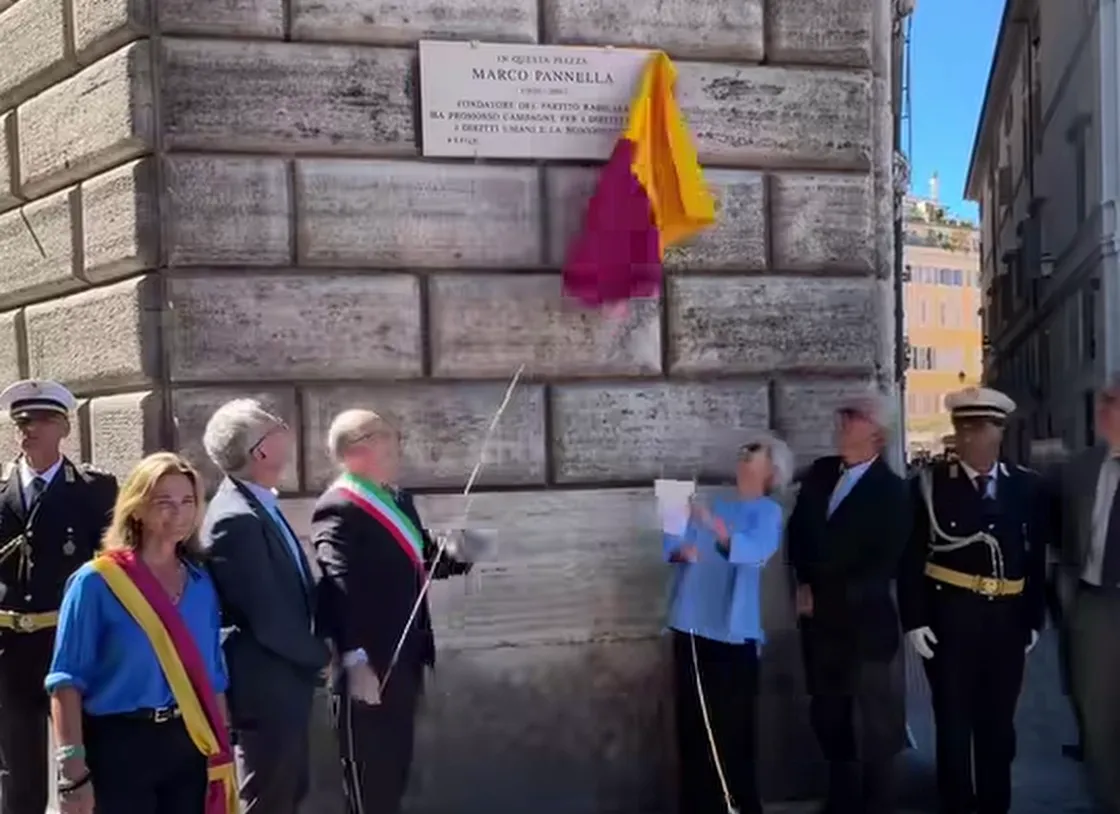 Pannella, una targa a piazza Navona nel luogo delle battaglie radicali: presto un largo a Rebibbia