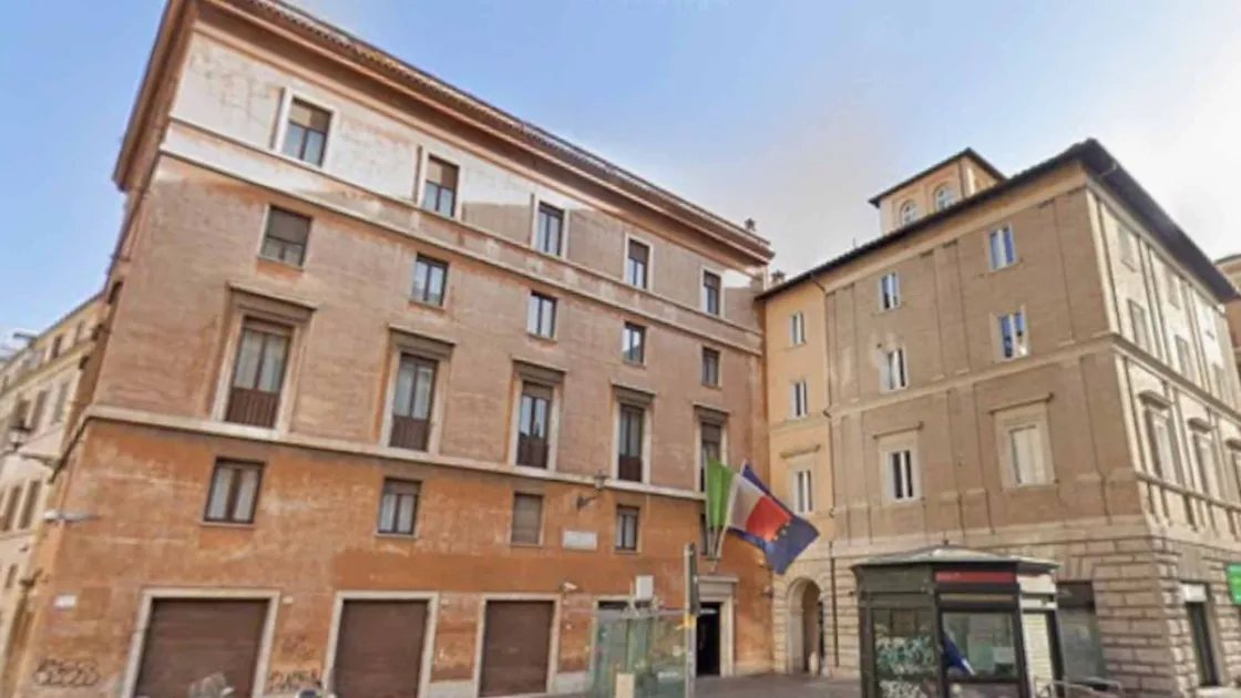 Allarme bomba vicino al Senato: paura in piazza delle Cinque Lune