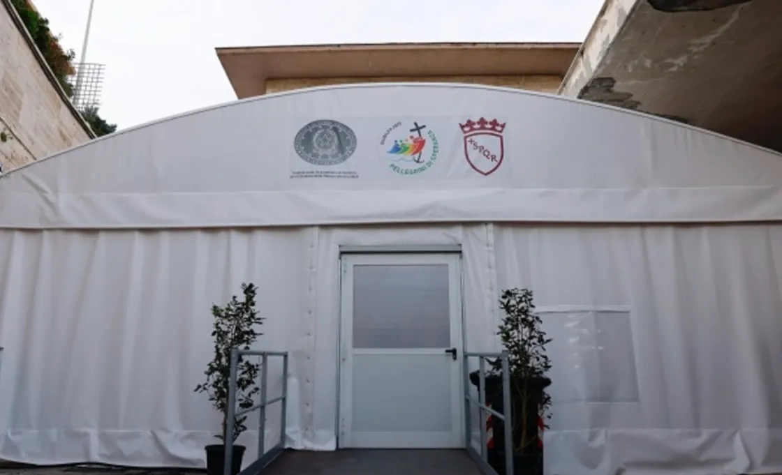 San Camillo, operativa la nuova tensostruttura per i senza dimora: 70 posti e presidio h24