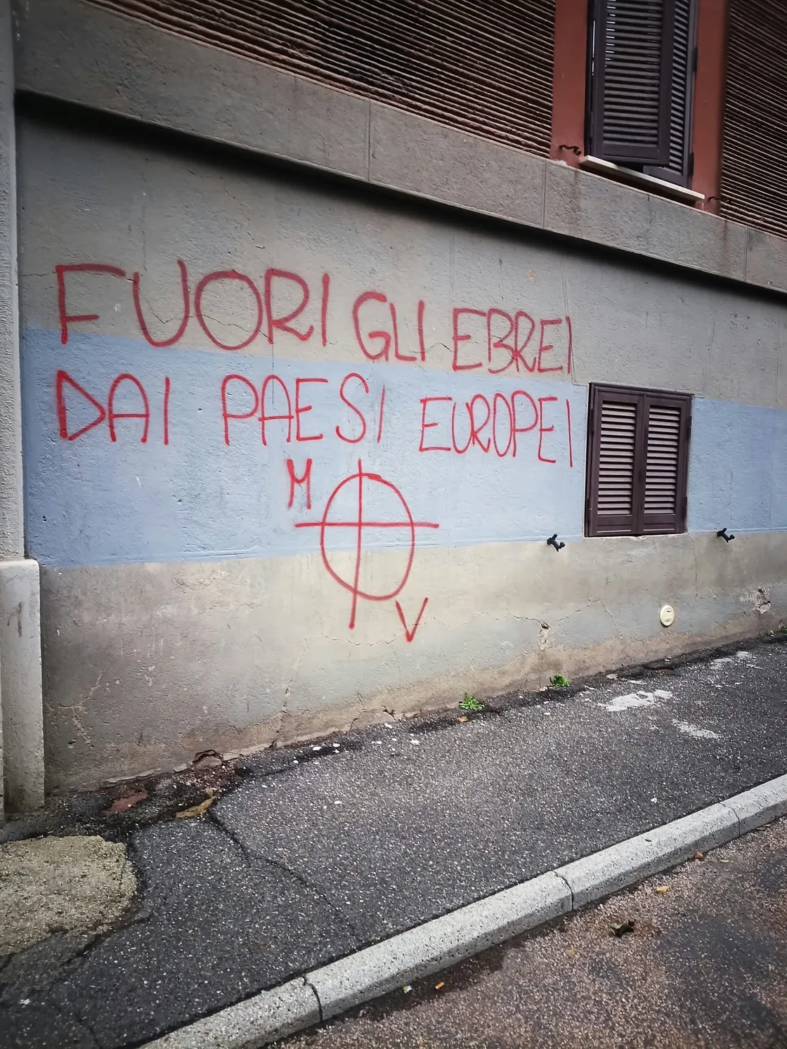 Monteverde, scritte neofasciste a Donna Olimpia 30: Tomassetti annuncia il ripristino e rilancia l’antifascismo