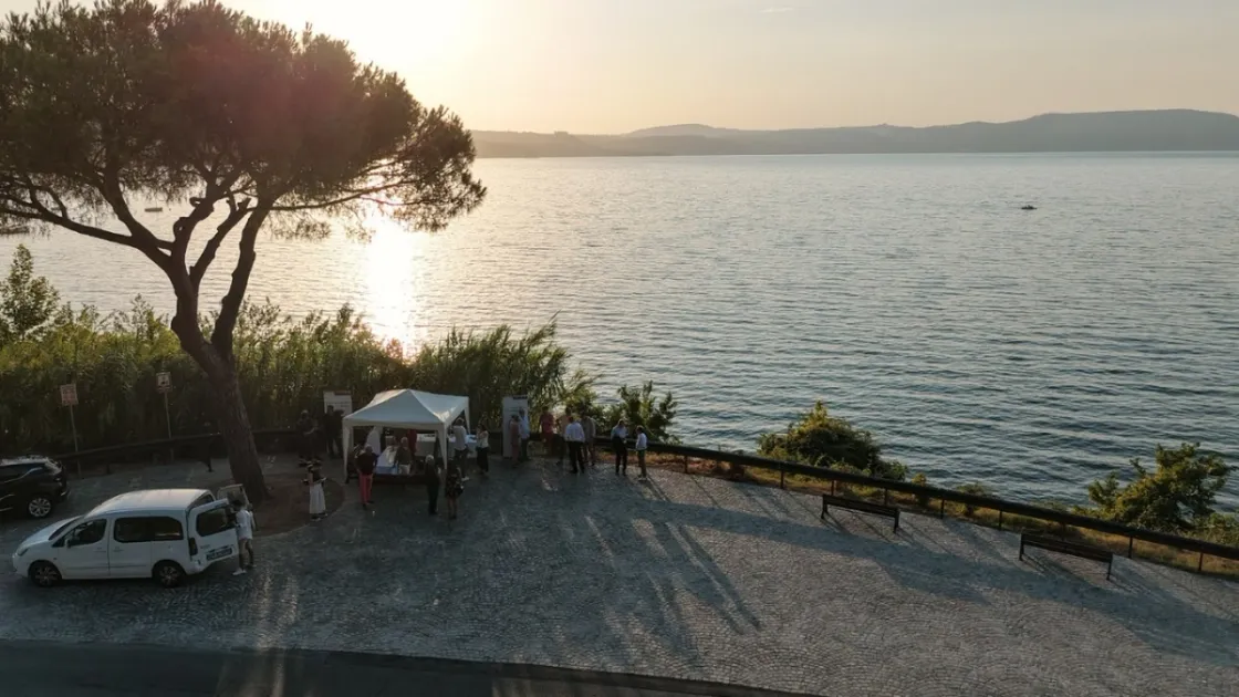 Anguillara Sabazia, inaugurato il belvedere “La Sedia” sul lago di Bracciano