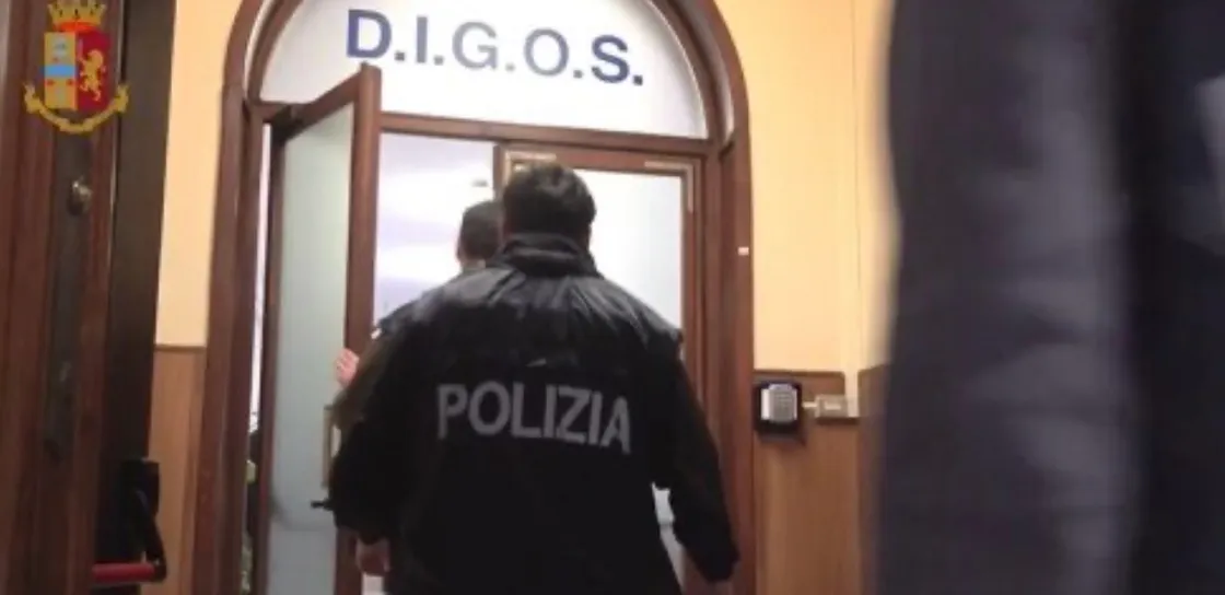 Video neonazisti e simboli dell’estrema destra sui social: perquisita la casa di un minorenne a Roma