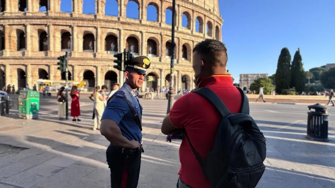 Borseggi tra via del Corso e Colosseo, cinque arresti nel centro di Roma
