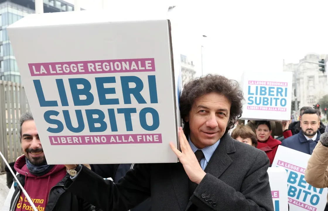 È partita da Roma la raccolta firme dell'Associazione Luca Coscioni per «Liberi Subito»: obiettivo 10mila sottoscrizioni