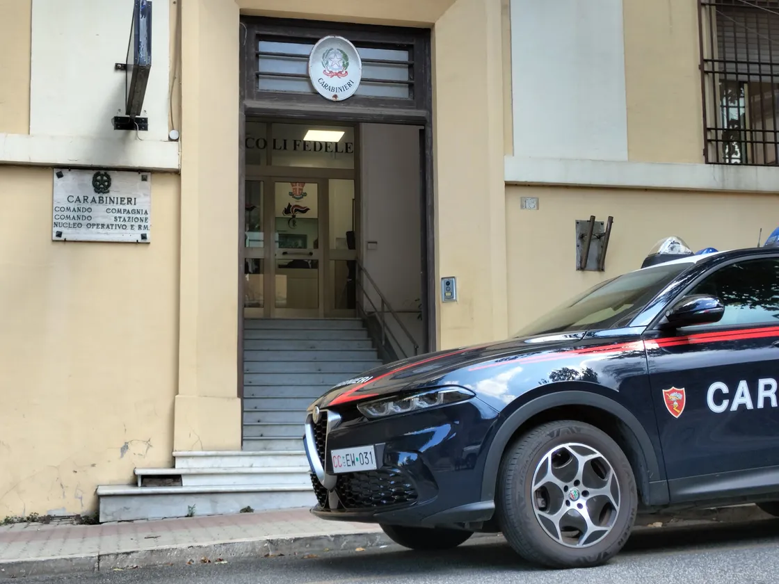 Civitavecchia, anziano isolato e maltrattato: 32enne ai domiciliari per avergli sottratto la pensione