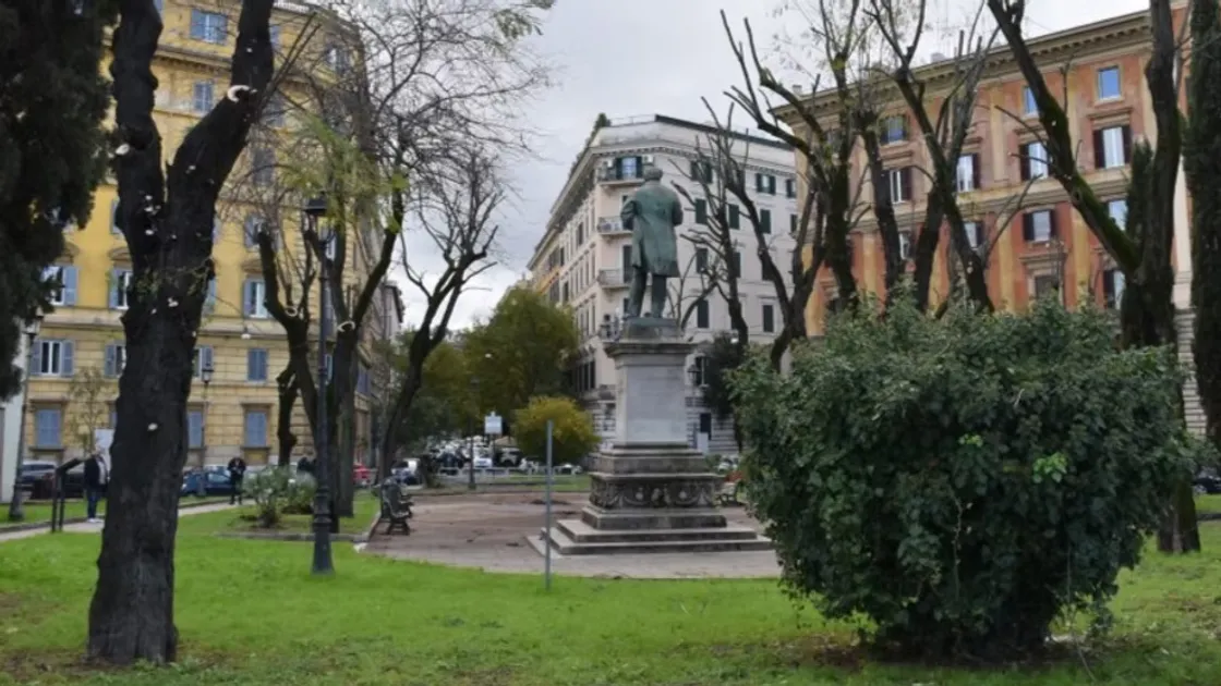 Abbattimento d’urgenza di 17 alberi tra piazza della Libertà e via Lepanto