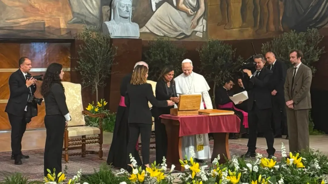 Papa Leone XIV alla Sapienza: «Siate artigiani di pace, nessuno può rubarvi il futuro»