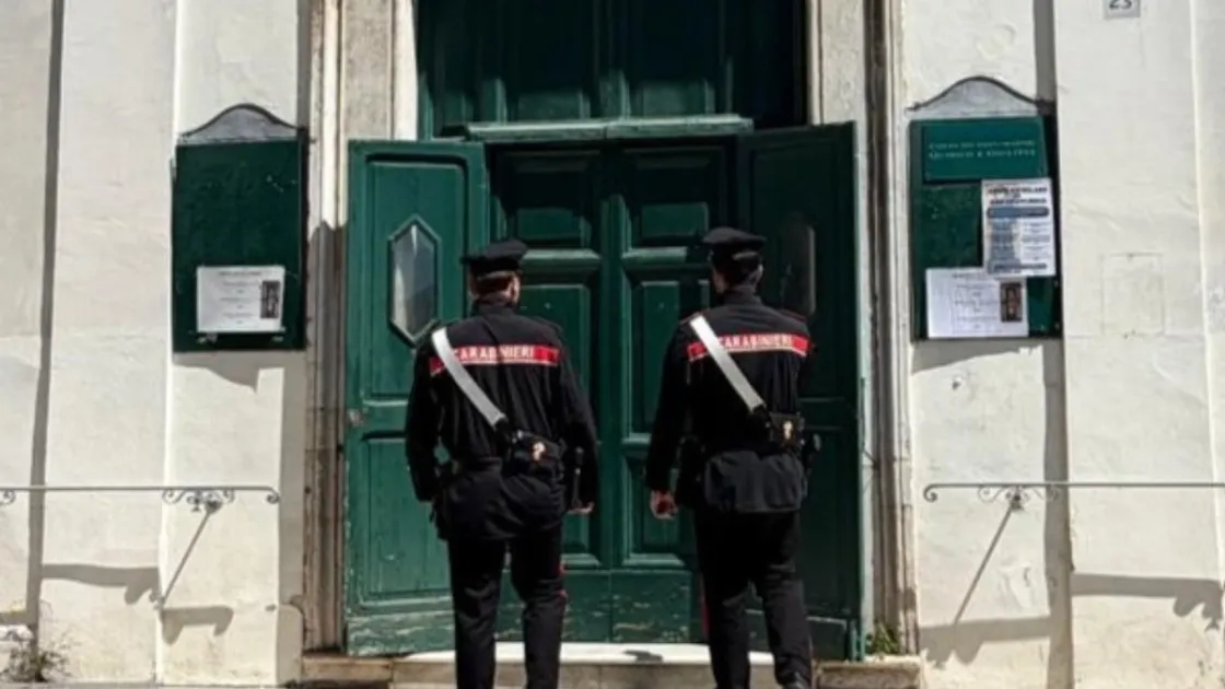 Tenta il furto nell’ufficio del rettore ai Santi Quirico e Giulitta, arrestato a Roma