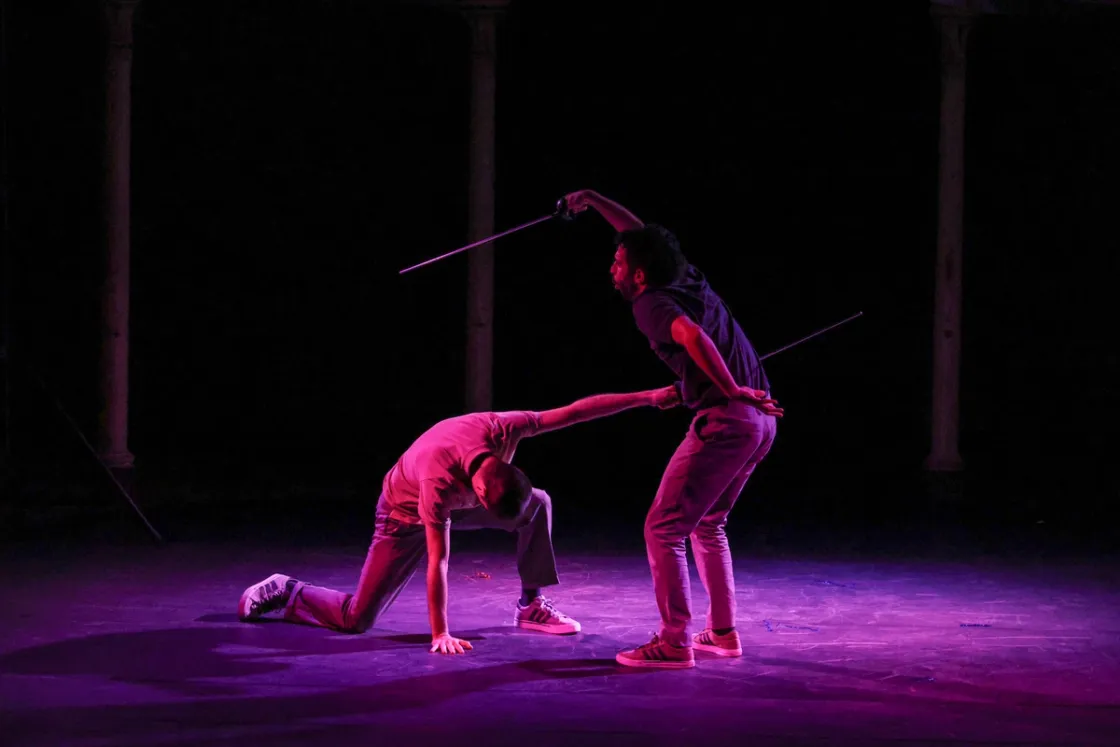 Teatro Biblioteca Quarticciolo, «Kamikaze» di Giulio Santolini: il pubblico decide premio o punizione