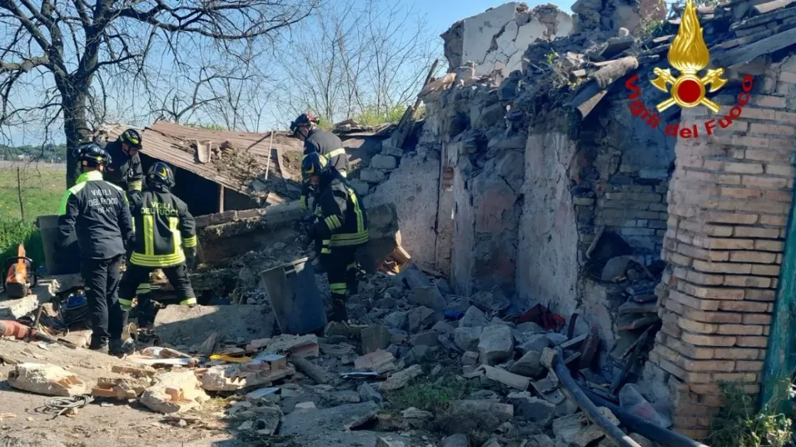 Esplosione a Capannelle, la Procura indaga: due anarchici morti nel casale abbandonato