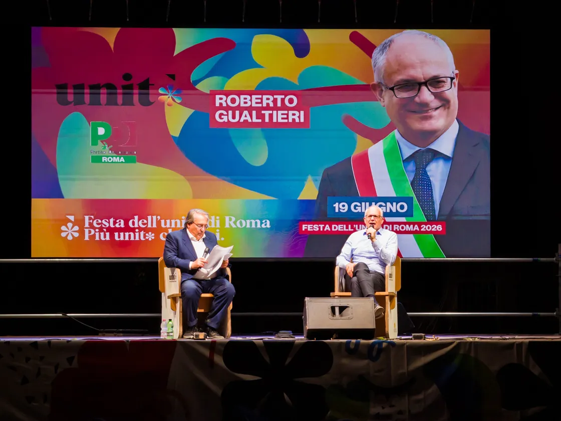 Gualtieri alla Festa dell’Unità: «Trump non si permetta di attaccare la premier». E rilancia su innovazione, Ostia e Tor Vergata