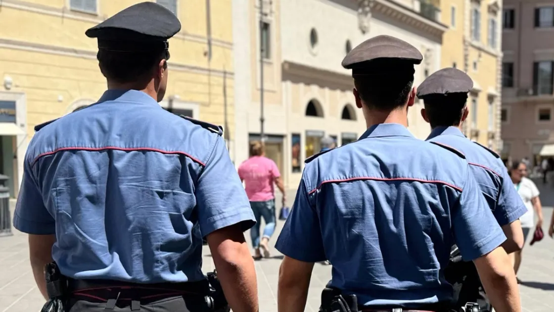 Al rione Trevi il gioco delle tre campanelle finisce con tre denunce e 400 euro sequestrati