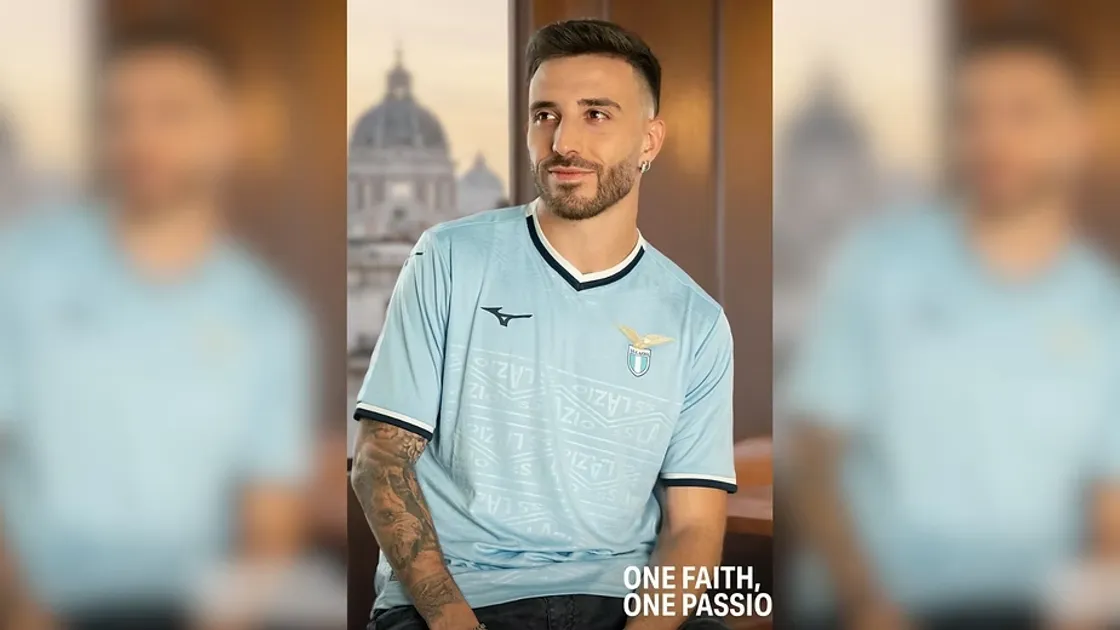 Lazio, presentata la nuova maglia della stagione 24-25