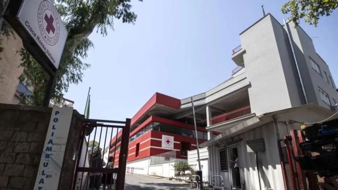 Maltrattamenti e torture al centro della Croce Rossa: quattro patteggiamenti e due rinvii a giudizio