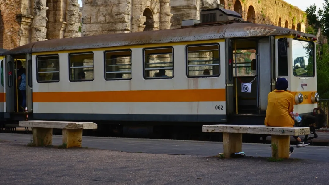 Roma dice addio al “trenino giallo”. Costi troppo alti, si punta sulla nuova tramvia fino a Tor Vergata