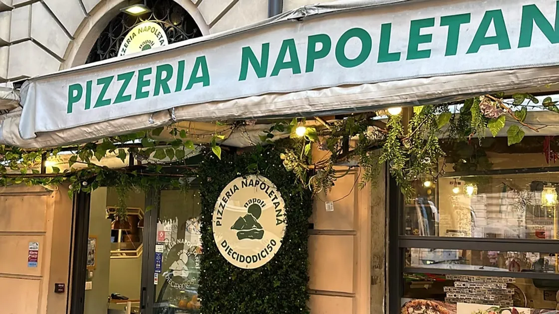 Rider minaccia con un coltello la titolare di una pizzeria. Il marito: «Poi è tornato per scusarsi e ci siamo abbracciati»