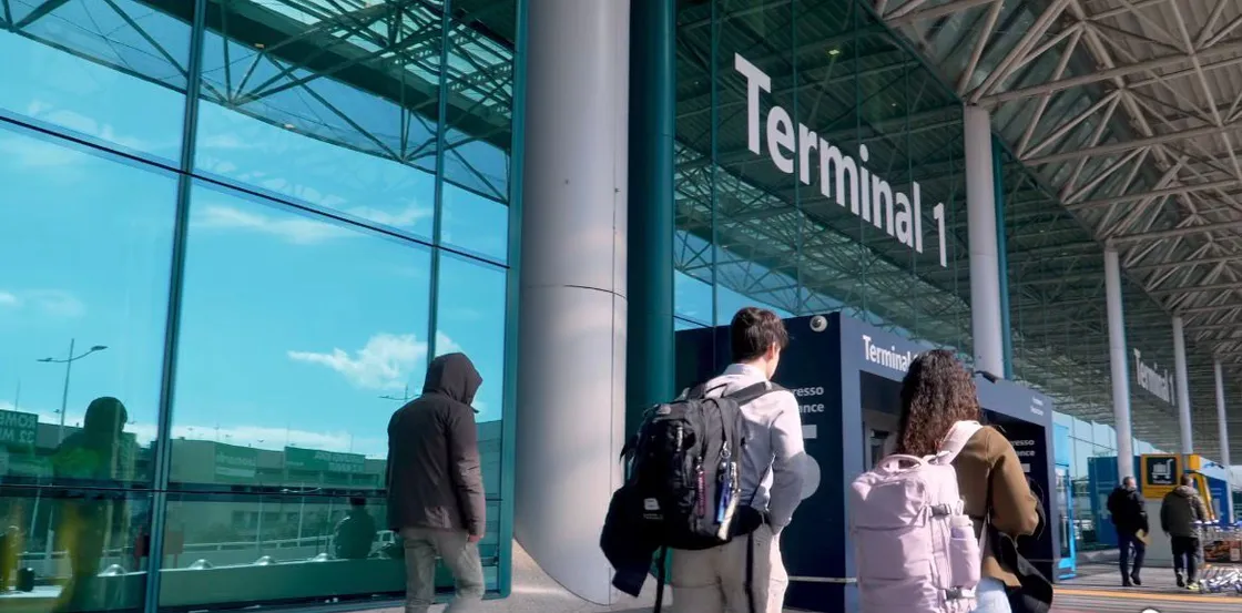 Guerra in Iran, in crisi gli aeroporti di Roma: migliaia di connazionali fermi nel Golfo