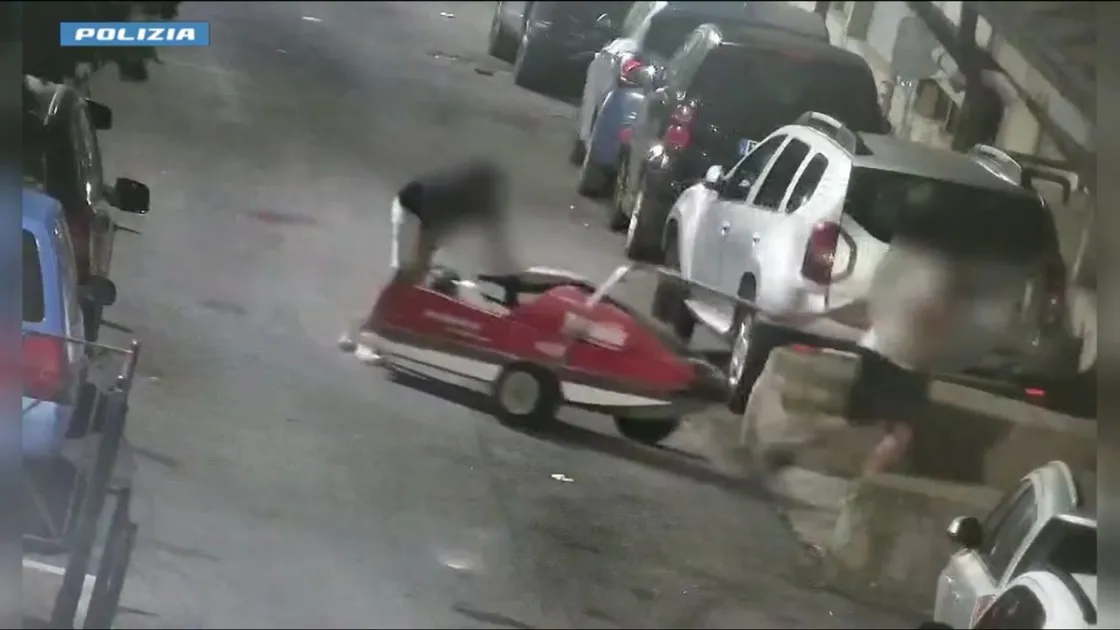 Corviale, smontavano moto rubate per il mercato nero: 4 misure cautelari