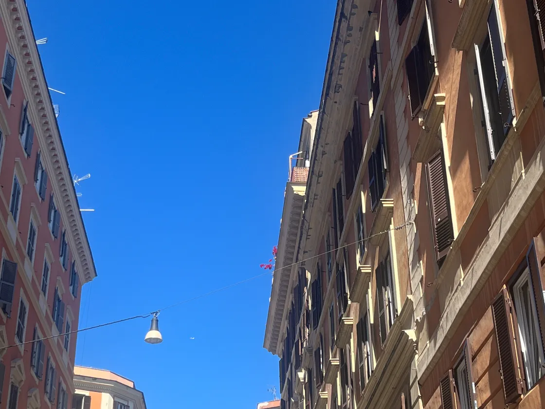 Affitti brevi a Roma, verso una stretta nel centro storico: allo studio limiti e contingentamento
