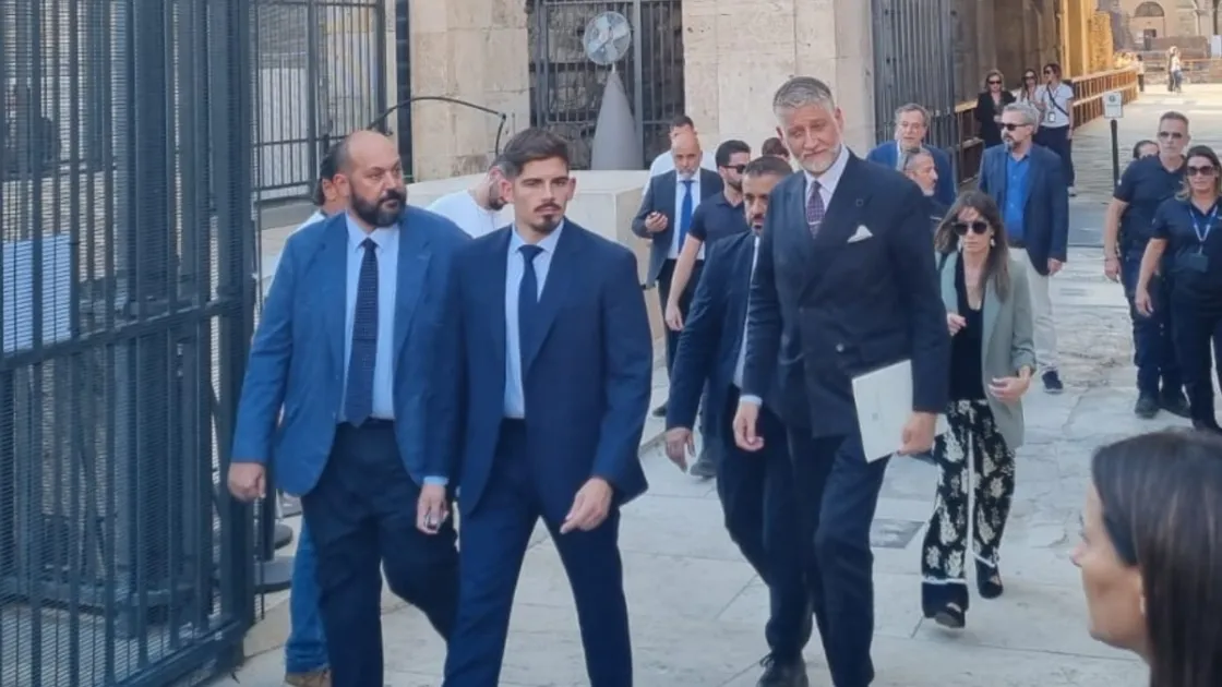 Il ministro Giuli al Colosseo (Agenzia Dire)