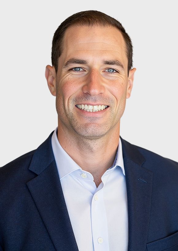 Alex Vogel headshot