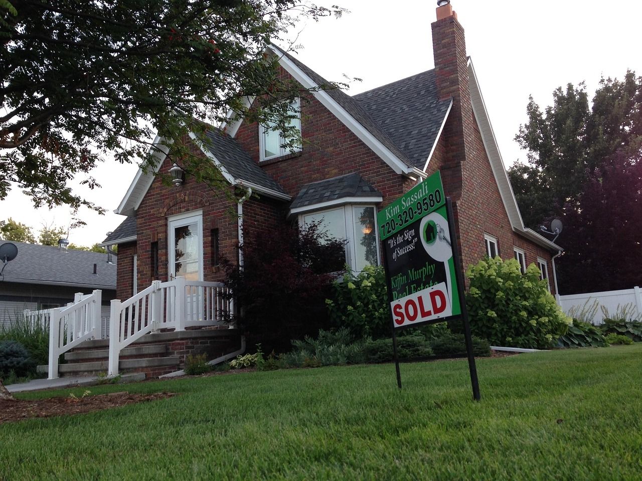 Billboards for Real Estate: Do They Work for Agents, Brokers, and Developers?