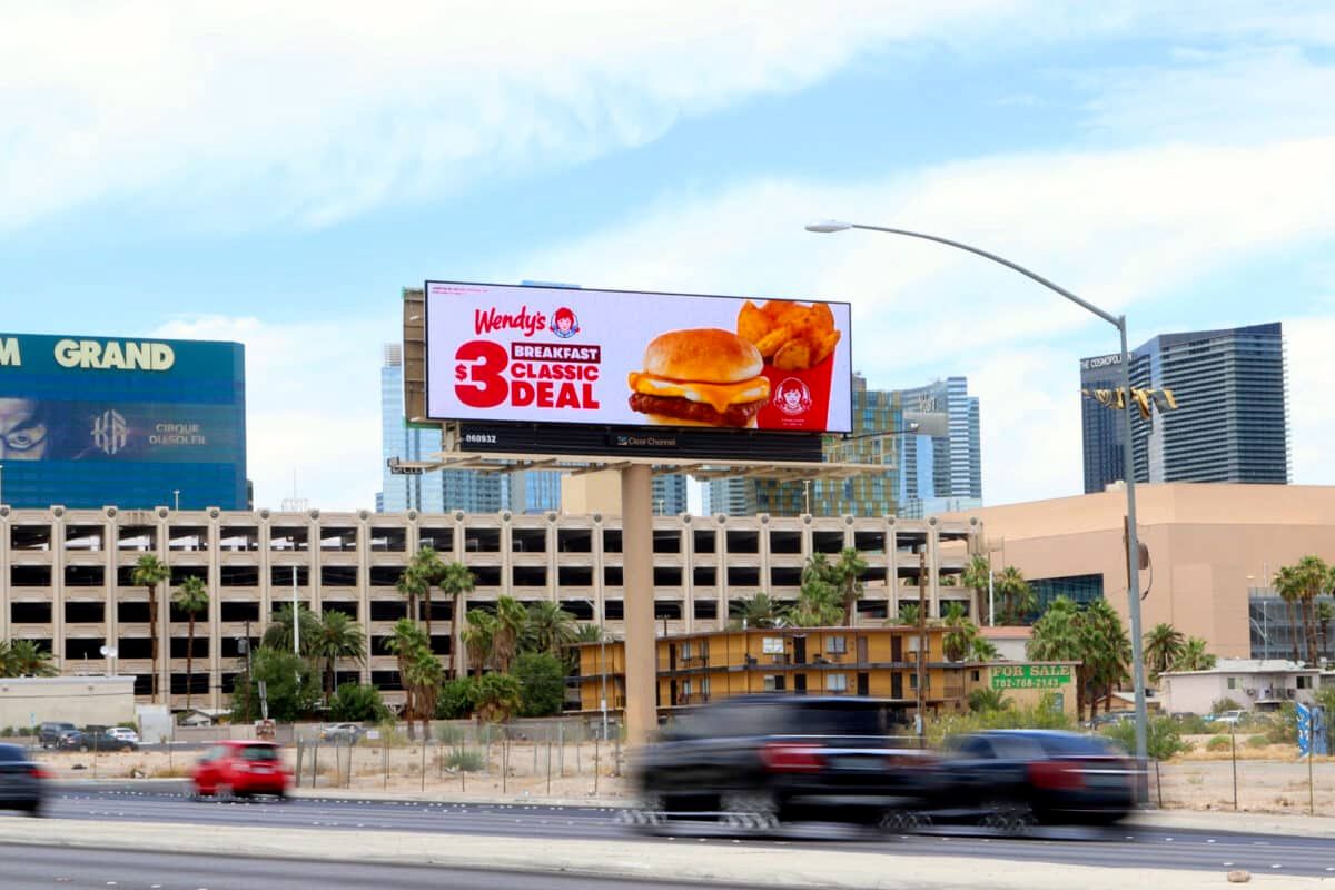 Bulletin roadside advertising - Billboards America