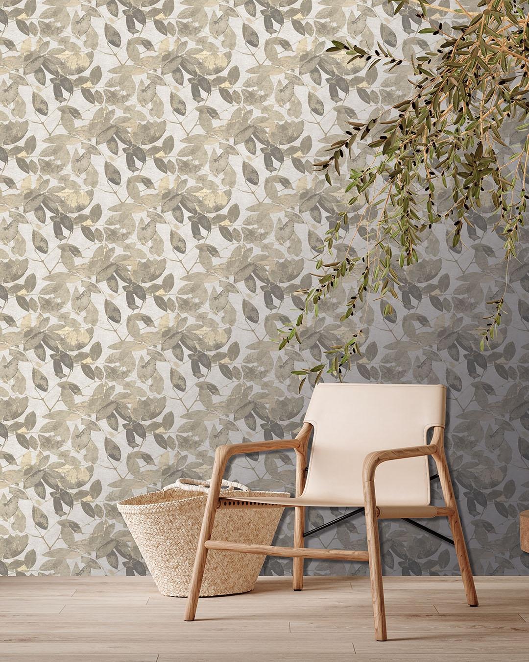 Beech beige, tapet tapet med botaniskt mönster i grå. Från kollektionen Herbarium. Nonwoven-material med rak passning.