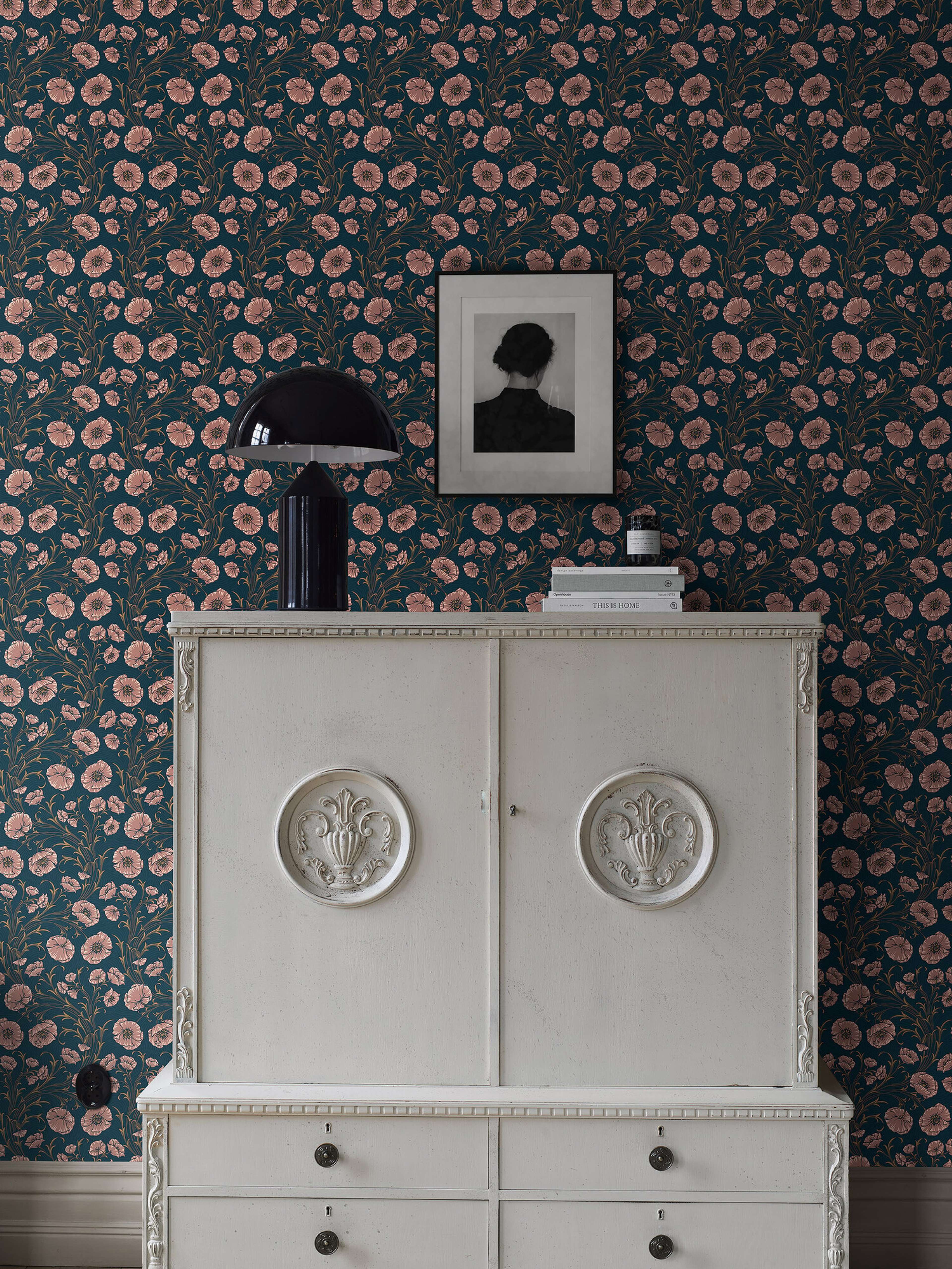 Poppy Flow blommor på blå botten tapet med blommigt mönster i blå. Från kollektionen Treasured. Nonwoven-material med rak passning. Passar i kök, hall och arbetsrum.​​​​‌﻿‍﻿​‍​‍‌‍﻿﻿‌﻿​‍‌‍‍‌‌‍‌﻿‌‍‍‌‌‍﻿‍​‍​‍​﻿‍‍​‍​‍‌﻿​﻿‌‍​‌‌‍﻿‍‌‍‍‌‌﻿‌​‌﻿‍‌​‍﻿‍‌‍‍‌‌‍﻿﻿​‍​‍​‍﻿​​‍​‍‌‍‍​‌﻿​‍‌‍‌‌‌‍‌‍​‍​‍​﻿‍‍​‍​‍‌‍‍​‌﻿‌​‌﻿‌​‌﻿​​‌﻿​﻿​﻿‍‍​‍﻿﻿​‍﻿﻿‌﻿‌﻿‌﻿‌﻿‌﻿‌﻿​‍﻿‍‌‍​﻿‌‍﻿﻿‌‍﻿​‌‍﻿﻿‌﻿​‍‌‍​‌‌‍﻿‌‌‍​‌​‍﻿‍‌﻿​﻿‌‍‌‌​‍﻿﻿‌﻿​﻿‌﻿‌​‌﻿‌‌‌‍‌​‌‍‍‌‌‍﻿﻿​‍﻿﻿‌‍‍‌‌‍﻿‍‌﻿‌​‌‍‌‌‌‍﻿‍‌﻿‌​​‍﻿﻿‌‍‌‌‌‍‌​‌‍‍‌‌﻿‌​​‍﻿﻿‌‍﻿‌‌‍﻿﻿‌‍‌​‌‍‌‌​﻿﻿‌‌﻿​​‌﻿​‍‌‍‌‌‌﻿​﻿‌‍‌‌‌‍﻿‍‌﻿‌​‌‍​‌‌﻿‌​‌‍‍‌‌‍﻿﻿‌‍﻿‍​﻿‍﻿‌‍‍‌‌‍‌​​﻿﻿‌‌‍‍‌‌‍﻿‌‌‍​‌‌‍‌﻿‌‍‌‌​‍﻿‌​﻿​​​﻿‌‌‌‍​‌‌‍​‍‌‍‌‍​﻿‌‍​﻿​​​﻿‍‌​﻿‌‍​﻿​‌​﻿‍‌​﻿‌‍​﻿‌‍‌‍​‌‌‍​‌​﻿‌﻿​﻿​​‌‍​‌​﻿‍‌‌‍​﻿​﻿‍‌​﻿‌﻿​﻿‌​‌‍‌‍​﻿​‍​﻿‌﻿​﻿​​​﻿‌‌​﻿​​​﻿​‍​﻿‌﻿​﻿​‍‌‍‌‍‌‍‌‌​﻿​‌‌‍​﻿‌‍‌‌‌‍​﻿​﻿‌﻿​﻿​‌​‍﻿‌​﻿​‌​﻿‌‌​﻿​​​﻿​​‌﻿‍​​﻿​‍​﻿​​​﻿​​​﻿​​​‍﻿‌‌‍‍‍‌﻿​​‌‍‌﻿​﻿‍﻿‌﻿‌​‌﻿‍‌‌﻿​​‌‍‌‌​﻿﻿‌‌﻿​﻿‌‍​‌‌‍﻿‍‌‍‍‌‌﻿‌​‌﻿‍‌​‍﻿‍‌‍‍‌‌‍﻿‌‌‍​‌‌‍‌﻿‌‍‌‌‌​​‌‌﻿​﻿‌﻿​﻿‌‍‌‌‌﻿‌​​﻿‍﻿‌﻿​​‌‍​‌‌﻿‌​‌‍‍​​﻿﻿‌‌‍​‌‌‍﻿​‌﻿‌​‌‌‌​‌‍‌‌‌﻿‍​‌﻿‌​​﻿﻿﻿‌‍​‍‌‍​‌‌﻿​﻿‌‍‌‌‌‌‌‌‌﻿​‍‌‍﻿​​﻿﻿‌‌‍‍​‌﻿‌​‌﻿‌​‌﻿​​‌﻿​﻿​‍‌‌​﻿​﻿‌​​‌​‍‌‌​﻿​‍‌​‌‍​‍‌‌​﻿​‍‌​‌‍‌﻿‌﻿‌﻿‌﻿‌﻿‌﻿​‍﻿‍‌‍​﻿‌‍﻿﻿‌‍﻿​‌‍﻿﻿‌﻿​‍‌‍​‌‌‍﻿‌‌‍​‌​‍﻿‍‌﻿​﻿‌‍‌‌​‍‌‌​﻿​‍‌​‌‍‌﻿​﻿‌﻿‌​‌﻿‌‌‌‍‌​‌‍‍‌‌‍﻿﻿​‍‌‍‌‍‍‌‌‍‌​​﻿﻿‌‌‍‍‌‌‍﻿‌‌‍​‌‌‍‌﻿‌‍‌‌​‍﻿‌​﻿​​​﻿‌‌‌‍​‌‌‍​‍‌‍‌‍​﻿‌‍​﻿​​​﻿‍‌​﻿‌‍​﻿​‌​﻿‍‌​﻿‌‍​﻿‌‍‌‍​‌‌‍​‌​﻿‌﻿​﻿​​‌‍​‌​﻿‍‌‌‍​﻿​﻿‍‌​﻿‌﻿​﻿‌​‌‍‌‍​﻿​‍​﻿‌﻿​﻿​​​﻿‌‌​﻿​​​﻿​‍​﻿‌﻿​﻿​‍‌‍‌‍‌‍‌‌​﻿​‌‌‍​﻿‌‍‌‌‌‍​﻿​﻿‌﻿​﻿​‌​‍﻿‌​﻿​‌​﻿‌‌​﻿​​​﻿​​‌﻿‍​​﻿​‍​﻿​​​﻿​​​﻿​​​‍﻿‌‌‍‍‍‌﻿​​‌‍‌﻿​‍‌‍‌﻿‌​‌﻿‍‌‌﻿​​‌‍‌‌​﻿﻿‌‌﻿​﻿‌‍​‌‌‍﻿‍‌‍‍‌‌﻿‌​‌﻿‍‌​‍﻿‍‌‍‍‌‌‍﻿‌‌‍​‌‌‍‌﻿‌‍‌‌‌​​‌‌﻿​﻿‌﻿​﻿‌‍‌‌‌﻿‌​​‍‌‍‌﻿​​‌‍​‌‌﻿‌​‌‍‍​​﻿﻿‌‌‍​‌‌‍﻿​‌﻿‌​‌‌‌​‌‍‌‌‌﻿‍​‌﻿‌​​‍‌‍‌﻿​​‌‍‌‌‌﻿​‍‌﻿​﻿‌﻿​​‌‍‌‌‌‍​﻿‌﻿‌​‌‍‍‌‌﻿‌‍‌‍‌‌​﻿﻿‌‌﻿​​‌﻿‌‌‌‍​‍‌‍﻿​‌‍‍‌‌﻿​﻿‌‍‍​‌‍‌‌‌‍‌​​‍​‍‌﻿﻿‌