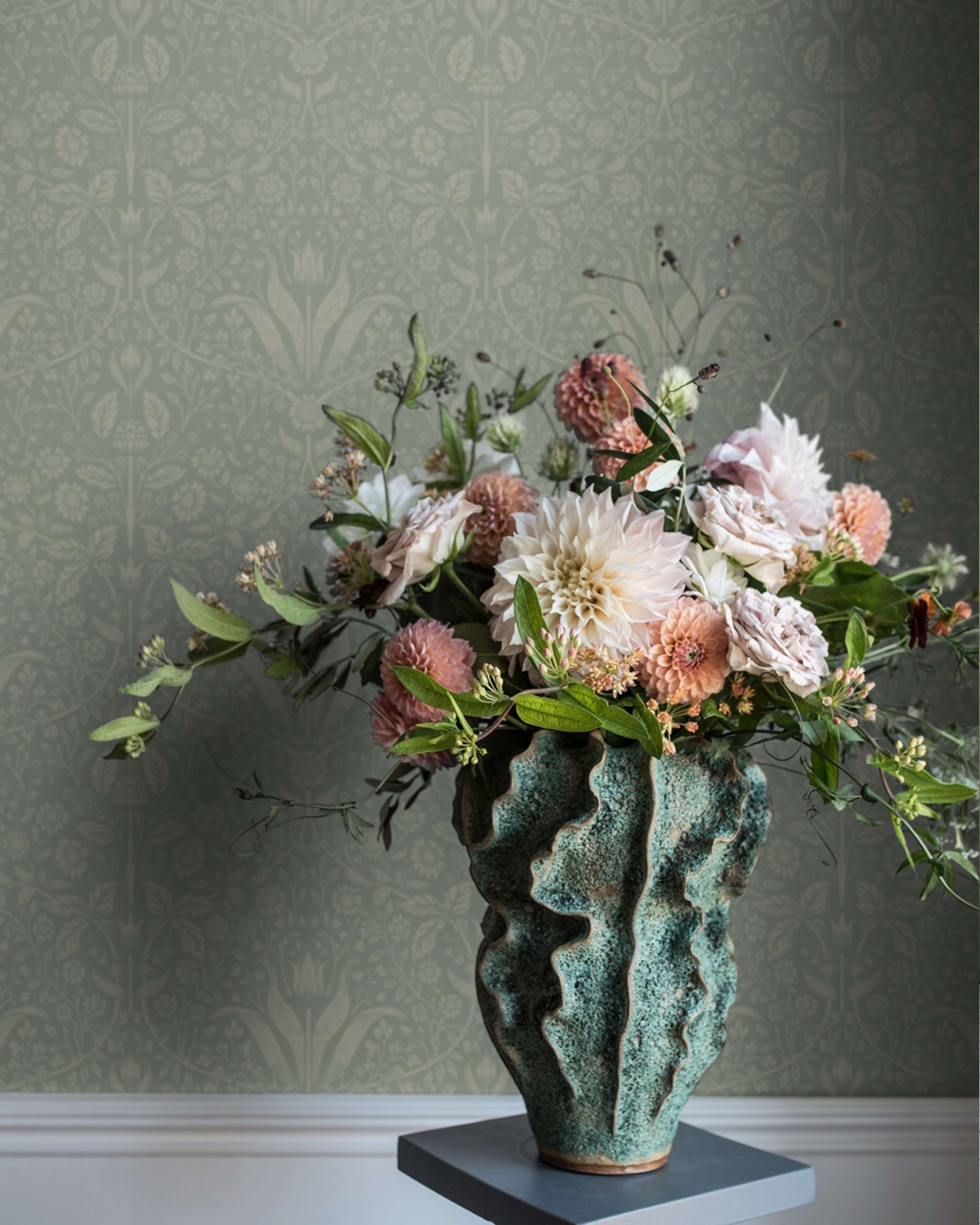 Mary tapet med botaniskt mönster i grön. Från kollektionen Fågelsång. Nonwoven-material med rak passning.​​​​‌﻿‍﻿​‍​‍‌‍﻿﻿‌﻿​‍‌‍‍‌‌‍‌﻿‌‍‍‌‌‍﻿‍​‍​‍​﻿‍‍​‍​‍‌﻿​﻿‌‍​‌‌‍﻿‍‌‍‍‌‌﻿‌​‌﻿‍‌​‍﻿‍‌‍‍‌‌‍﻿﻿​‍​‍​‍﻿​​‍​‍‌‍‍​‌﻿​‍‌‍‌‌‌‍‌‍​‍​‍​﻿‍‍​‍​‍‌‍‍​‌﻿‌​‌﻿‌​‌﻿​​‌﻿​﻿​﻿‍‍​‍﻿﻿​‍﻿﻿‌﻿‌﻿‌﻿‌﻿‌﻿‌﻿​‍﻿‍‌‍​﻿‌‍﻿﻿‌‍﻿​‌‍﻿﻿‌﻿​‍‌‍​‌‌‍﻿‌‌‍​‌​‍﻿‍‌﻿​﻿‌‍‌‌​‍﻿﻿‌﻿​﻿‌﻿‌​‌﻿‌‌‌‍‌​‌‍‍‌‌‍﻿﻿​‍﻿﻿‌‍‍‌‌‍﻿‍‌﻿‌​‌‍‌‌‌‍﻿‍‌﻿‌​​‍﻿﻿‌‍‌‌‌‍‌​‌‍‍‌‌﻿‌​​‍﻿﻿‌‍﻿‌‌‍﻿﻿‌‍‌​‌‍‌‌​﻿﻿‌‌﻿​​‌﻿​‍‌‍‌‌‌﻿​﻿‌‍‌‌‌‍﻿‍‌﻿‌​‌‍​‌‌﻿‌​‌‍‍‌‌‍﻿﻿‌‍﻿‍​﻿‍﻿‌‍‍‌‌‍‌​​﻿﻿‌‌‍‍‌‌‍﻿‌‌‍​‌‌‍‌﻿‌‍‌‌​‍﻿‌​﻿​​​﻿‍‌‌‍​‍​﻿‌‍​﻿​‍​﻿‌‌​﻿​‌‌‍‌​‌‍​‌‌‍​﻿‌‍​‍​﻿‍‌​﻿​﻿‌‍​‍‌‍‌‌​﻿‌​​﻿‌‍‌‍​﻿​﻿‌‍​﻿‌‍‌‍​﻿​﻿‌​​﻿‌﻿‌‍‌‌​﻿‍‌​﻿‌‍​﻿‌​​﻿‌‌​﻿‍‌‌‍‌‌​﻿‍‌​﻿‍​​﻿​​​﻿​‌‌‍‌‍​﻿‌​​﻿‌‍​﻿‌﻿‌‍‌​​﻿​‍​‍﻿‌​﻿​‌​﻿​​​﻿‍​​﻿​​‌﻿‍​​﻿​‌​﻿​﻿​﻿‌‌​﻿​​​‍﻿‌‌‍‍‍‌﻿​​‌‍‌﻿​﻿‍﻿‌﻿‌​‌﻿‍‌‌﻿​​‌‍‌‌​﻿﻿‌‌﻿​﻿‌‍​‌‌‍﻿‍‌‍‍‌‌﻿‌​‌﻿‍‌​‍﻿‍‌‍‍‌‌‍﻿‌‌‍​‌‌‍‌﻿‌‍‌‌‌​​‌‌﻿​﻿‌﻿​﻿‌‍‌‌‌﻿‌​​﻿‍﻿‌﻿​​‌‍​‌‌﻿‌​‌‍‍​​﻿﻿‌‌‍​‌‌‍﻿​‌﻿‌​‌‌‌​‌‍‌‌‌﻿‍​‌﻿‌​​﻿﻿﻿‌‍​‍‌‍​‌‌﻿​﻿‌‍‌‌‌‌‌‌‌﻿​‍‌‍﻿​​﻿﻿‌‌‍‍​‌﻿‌​‌﻿‌​‌﻿​​‌﻿​﻿​‍‌‌​﻿​﻿‌​​‌​‍‌‌​﻿​‍‌​‌‍​‍‌‌​﻿​‍‌​‌‍‌﻿‌﻿‌﻿‌﻿‌﻿‌﻿​‍﻿‍‌‍​﻿‌‍﻿﻿‌‍﻿​‌‍﻿﻿‌﻿​‍‌‍​‌‌‍﻿‌‌‍​‌​‍﻿‍‌﻿​﻿‌‍‌‌​‍‌‌​﻿​‍‌​‌‍‌﻿​﻿‌﻿‌​‌﻿‌‌‌‍‌​‌‍‍‌‌‍﻿﻿​‍‌‍‌‍‍‌‌‍‌​​﻿﻿‌‌‍‍‌‌‍﻿‌‌‍​‌‌‍‌﻿‌‍‌‌​‍﻿‌​﻿​​​﻿‍‌‌‍​‍​﻿‌‍​﻿​‍​﻿‌‌​﻿​‌‌‍‌​‌‍​‌‌‍​﻿‌‍​‍​﻿‍‌​﻿​﻿‌‍​‍‌‍‌‌​﻿‌​​﻿‌‍‌‍​﻿​﻿‌‍​﻿‌‍‌‍​﻿​﻿‌​​﻿‌﻿‌‍‌‌​﻿‍‌​﻿‌‍​﻿‌​​﻿‌‌​﻿‍‌‌‍‌‌​﻿‍‌​﻿‍​​﻿​​​﻿​‌‌‍‌‍​﻿‌​​﻿‌‍​﻿‌﻿‌‍‌​​﻿​‍​‍﻿‌​﻿​‌​﻿​​​﻿‍​​﻿​​‌﻿‍​​﻿​‌​﻿​﻿​﻿‌‌​﻿​​​‍﻿‌‌‍‍‍‌﻿​​‌‍‌﻿​‍‌‍‌﻿‌​‌﻿‍‌‌﻿​​‌‍‌‌​﻿﻿‌‌﻿​﻿‌‍​‌‌‍﻿‍‌‍‍‌‌﻿‌​‌﻿‍‌​‍﻿‍‌‍‍‌‌‍﻿‌‌‍​‌‌‍‌﻿‌‍‌‌‌​​‌‌﻿​﻿‌﻿​﻿‌‍‌‌‌﻿‌​​‍‌‍‌﻿​​‌‍​‌‌﻿‌​‌‍‍​​﻿﻿‌‌‍​‌‌‍﻿​‌﻿‌​‌‌‌​‌‍‌‌‌﻿‍​‌﻿‌​​‍‌‍‌﻿​​‌‍‌‌‌﻿​‍‌﻿​﻿‌﻿​​‌‍‌‌‌‍​﻿‌﻿‌​‌‍‍‌‌﻿‌‍‌‍‌‌​﻿﻿‌‌﻿​​‌﻿‌‌‌‍​‍‌‍﻿​‌‍‍‌‌﻿​﻿‌‍‍​‌‍‌‌‌‍‌​​‍​‍‌﻿﻿‌