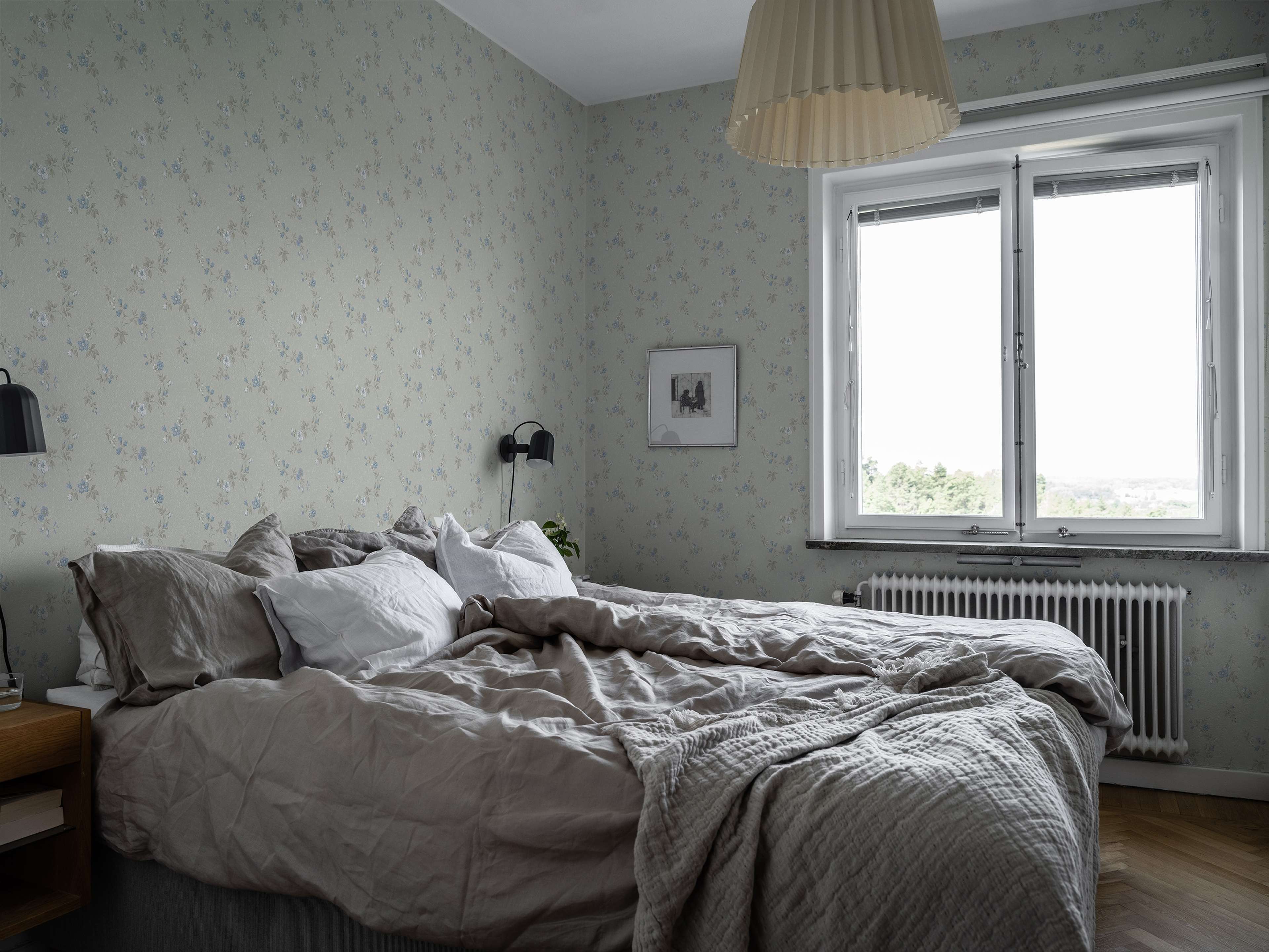 Kerstin blå tapet med blommigt mönster i blå. Från kollektionen Gammalsvenska klassiker 1850–1950. Nonwoven-material med rak passning.​​​​‌﻿‍﻿​‍​‍‌‍﻿﻿‌﻿​‍‌‍‍‌‌‍‌﻿‌‍‍‌‌‍﻿‍​‍​‍​﻿‍‍​‍​‍‌﻿​﻿‌‍​‌‌‍﻿‍‌‍‍‌‌﻿‌​‌﻿‍‌​‍﻿‍‌‍‍‌‌‍﻿﻿​‍​‍​‍﻿​​‍​‍‌‍‍​‌﻿​‍‌‍‌‌‌‍‌‍​‍​‍​﻿‍‍​‍​‍‌‍‍​‌﻿‌​‌﻿‌​‌﻿​​‌﻿​﻿​﻿‍‍​‍﻿﻿​‍﻿﻿‌﻿‌﻿‌﻿‌﻿‌﻿‌﻿​‍﻿‍‌‍​﻿‌‍﻿﻿‌‍﻿​‌‍﻿﻿‌﻿​‍‌‍​‌‌‍﻿‌‌‍​‌​‍﻿‍‌﻿​﻿‌‍‌‌​‍﻿﻿‌﻿​﻿‌﻿‌​‌﻿‌‌‌‍‌​‌‍‍‌‌‍﻿﻿​‍﻿﻿‌‍‍‌‌‍﻿‍‌﻿‌​‌‍‌‌‌‍﻿‍‌﻿‌​​‍﻿﻿‌‍‌‌‌‍‌​‌‍‍‌‌﻿‌​​‍﻿﻿‌‍﻿‌‌‍﻿﻿‌‍‌​‌‍‌‌​﻿﻿‌‌﻿​​‌﻿​‍‌‍‌‌‌﻿​﻿‌‍‌‌‌‍﻿‍‌﻿‌​‌‍​‌‌﻿‌​‌‍‍‌‌‍﻿﻿‌‍﻿‍​﻿‍﻿‌‍‍‌‌‍‌​​﻿﻿‌‌‍‍‌‌‍﻿‌‌‍​‌‌‍‌﻿‌‍‌‌​‍﻿‌​﻿​​‌‍​‌‌‍​‌​﻿‌‌‌‍​﻿​﻿‌​‌‍‌‍​﻿​‌​﻿‍‌‌‍​‍‌‍​‍​﻿‍​​﻿​‍​﻿‌‍‌‍​﻿​﻿‍‌​﻿‍​​﻿‌‍​﻿‌‌​﻿‍​‌‍​‍​﻿​﻿‌‍‌​‌‍‌‍‌‍​﻿​﻿‌‍‌‍‌‌​﻿‌​​﻿​‍​﻿‍‌‌‍‌​​﻿‍​​﻿‌﻿‌‍‌‍‌‍​﻿‌‍‌‌​﻿‍‌‌‍​‌​﻿​​‌‍‌‌​‍﻿‌​﻿​‍​﻿‌﻿​﻿‍‌​﻿‌‍‌﻿‍​​﻿​‍​﻿​​​﻿‍‌​﻿‌﻿​‍﻿‌‌‍‍‍‌﻿​​‌‍‌﻿​﻿‍﻿‌﻿‌​‌﻿‍‌‌﻿​​‌‍‌‌​﻿﻿‌‌﻿​﻿‌‍​‌‌‍﻿‍‌‍‍‌‌﻿‌​‌﻿‍‌​‍﻿‍‌‍‍‌‌‍﻿‌‌‍​‌‌‍‌﻿‌‍‌‌‌​​‌‌﻿​﻿‌﻿​﻿‌‍‌‌‌﻿‌​​﻿‍﻿‌﻿​​‌‍​‌‌﻿‌​‌‍‍​​﻿﻿‌‌‍​‌‌‍﻿​‌﻿‌​‌‌‌​‌‍‌‌‌﻿‍​‌﻿‌​​﻿﻿﻿‌‍​‍‌‍​‌‌﻿​﻿‌‍‌‌‌‌‌‌‌﻿​‍‌‍﻿​​﻿﻿‌‌‍‍​‌﻿‌​‌﻿‌​‌﻿​​‌﻿​﻿​‍‌‌​﻿​﻿‌​​‌​‍‌‌​﻿​‍‌​‌‍​‍‌‌​﻿​‍‌​‌‍‌﻿‌﻿‌﻿‌﻿‌﻿‌﻿​‍﻿‍‌‍​﻿‌‍﻿﻿‌‍﻿​‌‍﻿﻿‌﻿​‍‌‍​‌‌‍﻿‌‌‍​‌​‍﻿‍‌﻿​﻿‌‍‌‌​‍‌‌​﻿​‍‌​‌‍‌﻿​﻿‌﻿‌​‌﻿‌‌‌‍‌​‌‍‍‌‌‍﻿﻿​‍‌‍‌‍‍‌‌‍‌​​﻿﻿‌‌‍‍‌‌‍﻿‌‌‍​‌‌‍‌﻿‌‍‌‌​‍﻿‌​﻿​​‌‍​‌‌‍​‌​﻿‌‌‌‍​﻿​﻿‌​‌‍‌‍​﻿​‌​﻿‍‌‌‍​‍‌‍​‍​﻿‍​​﻿​‍​﻿‌‍‌‍​﻿​﻿‍‌​﻿‍​​﻿‌‍​﻿‌‌​﻿‍​‌‍​‍​﻿​﻿‌‍‌​‌‍‌‍‌‍​﻿​﻿‌‍‌‍‌‌​﻿‌​​﻿​‍​﻿‍‌‌‍‌​​﻿‍​​﻿‌﻿‌‍‌‍‌‍​﻿‌‍‌‌​﻿‍‌‌‍​‌​﻿​​‌‍‌‌​‍﻿‌​﻿​‍​﻿‌﻿​﻿‍‌​﻿‌‍‌﻿‍​​﻿​‍​﻿​​​﻿‍‌​﻿‌﻿​‍﻿‌‌‍‍‍‌﻿​​‌‍‌﻿​‍‌‍‌﻿‌​‌﻿‍‌‌﻿​​‌‍‌‌​﻿﻿‌‌﻿​﻿‌‍​‌‌‍﻿‍‌‍‍‌‌﻿‌​‌﻿‍‌​‍﻿‍‌‍‍‌‌‍﻿‌‌‍​‌‌‍‌﻿‌‍‌‌‌​​‌‌﻿​﻿‌﻿​﻿‌‍‌‌‌﻿‌​​‍‌‍‌﻿​​‌‍​‌‌﻿‌​‌‍‍​​﻿﻿‌‌‍​‌‌‍﻿​‌﻿‌​‌‌‌​‌‍‌‌‌﻿‍​‌﻿‌​​‍‌‍‌﻿​​‌‍‌‌‌﻿​‍‌﻿​﻿‌﻿​​‌‍‌‌‌‍​﻿‌﻿‌​‌‍‍‌‌﻿‌‍‌‍‌‌​﻿﻿‌‌﻿​​‌﻿‌‌‌‍​‍‌‍﻿​‌‍‍‌‌﻿​﻿‌‍‍​‌‍‌‌‌‍‌​​‍​‍‌﻿﻿‌