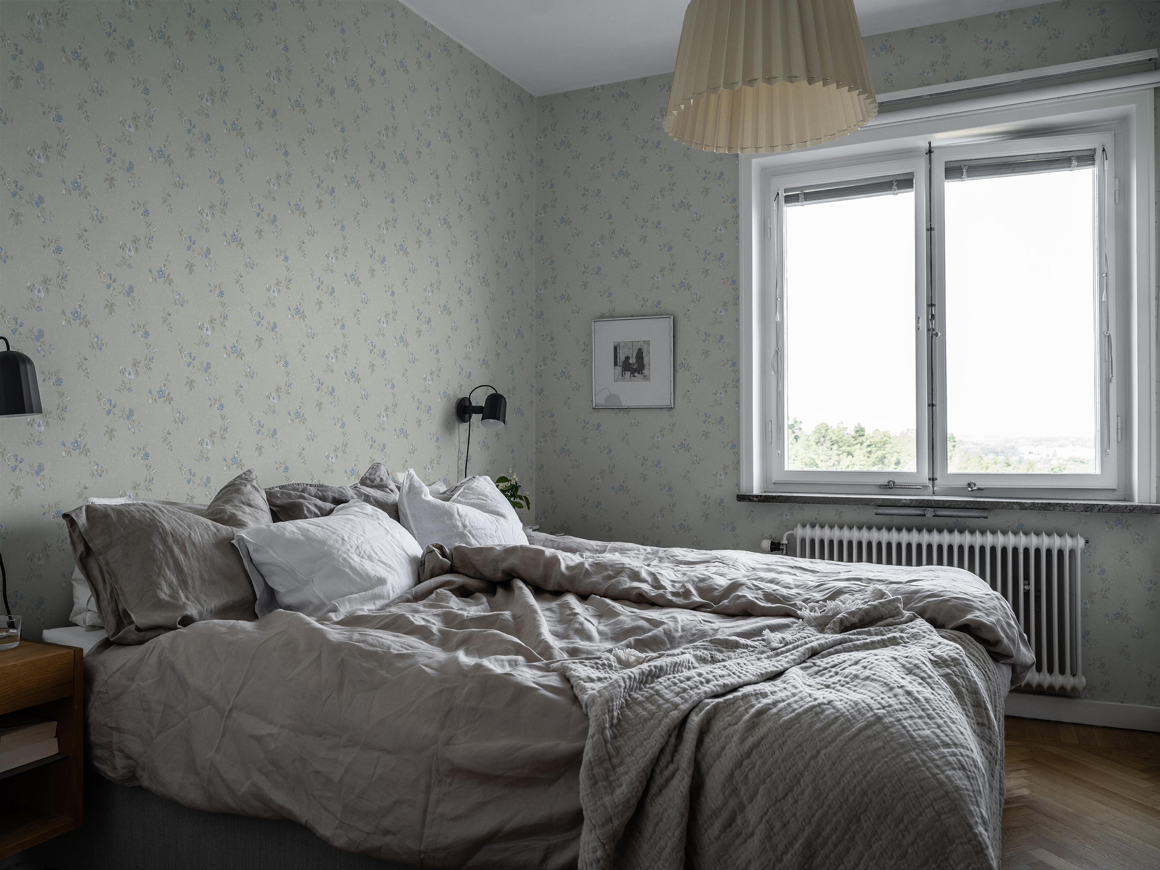 Kerstin blå tapet med blommigt mönster i blå. Från kollektionen Gammalsvenska klassiker 1850–1950. Nonwoven-material med rak passning.​​​​‌﻿‍﻿​‍​‍‌‍﻿﻿‌﻿​‍‌‍‍‌‌‍‌﻿‌‍‍‌‌‍﻿‍​‍​‍​﻿‍‍​‍​‍‌﻿​﻿‌‍​‌‌‍﻿‍‌‍‍‌‌﻿‌​‌﻿‍‌​‍﻿‍‌‍‍‌‌‍﻿﻿​‍​‍​‍﻿​​‍​‍‌‍‍​‌﻿​‍‌‍‌‌‌‍‌‍​‍​‍​﻿‍‍​‍​‍‌‍‍​‌﻿‌​‌﻿‌​‌﻿​​‌﻿​﻿​﻿‍‍​‍﻿﻿​‍﻿﻿‌﻿‌﻿‌﻿‌﻿‌﻿‌﻿​‍﻿‍‌‍​﻿‌‍﻿﻿‌‍﻿​‌‍﻿﻿‌﻿​‍‌‍​‌‌‍﻿‌‌‍​‌​‍﻿‍‌﻿​﻿‌‍‌‌​‍﻿﻿‌﻿​﻿‌﻿‌​‌﻿‌‌‌‍‌​‌‍‍‌‌‍﻿﻿​‍﻿﻿‌‍‍‌‌‍﻿‍‌﻿‌​‌‍‌‌‌‍﻿‍‌﻿‌​​‍﻿﻿‌‍‌‌‌‍‌​‌‍‍‌‌﻿‌​​‍﻿﻿‌‍﻿‌‌‍﻿﻿‌‍‌​‌‍‌‌​﻿﻿‌‌﻿​​‌﻿​‍‌‍‌‌‌﻿​﻿‌‍‌‌‌‍﻿‍‌﻿‌​‌‍​‌‌﻿‌​‌‍‍‌‌‍﻿﻿‌‍﻿‍​﻿‍﻿‌‍‍‌‌‍‌​​﻿﻿‌‌‍‍‌‌‍﻿‌‌‍​‌‌‍‌﻿‌‍‌‌​‍﻿‌​﻿​​‌‍​‌‌‍​‌​﻿‌‌‌‍​﻿​﻿‌​‌‍‌‍​﻿​‌​﻿‍‌‌‍​‍‌‍​‍​﻿‍​​﻿​‍​﻿‌‍‌‍​﻿​﻿‍‌​﻿‍​​﻿‌‍​﻿‌‌​﻿‍​‌‍​‍​﻿​﻿‌‍‌​‌‍‌‍‌‍​﻿​﻿‌‍‌‍‌‌​﻿‌​​﻿​‍​﻿‍‌‌‍‌​​﻿‍​​﻿‌﻿‌‍‌‍‌‍​﻿‌‍‌‌​﻿‍‌‌‍​‌​﻿​​‌‍‌‌​‍﻿‌​﻿​‍​﻿‌﻿​﻿‍‌​﻿‌‍‌﻿‍​​﻿​‍​﻿​​​﻿‍‌​﻿‌﻿​‍﻿‌‌‍‍‍‌﻿​​‌‍‌﻿​﻿‍﻿‌﻿‌​‌﻿‍‌‌﻿​​‌‍‌‌​﻿﻿‌‌﻿​﻿‌‍​‌‌‍﻿‍‌‍‍‌‌﻿‌​‌﻿‍‌​‍﻿‍‌‍‍‌‌‍﻿‌‌‍​‌‌‍‌﻿‌‍‌‌‌​​‌‌﻿​﻿‌﻿​﻿‌‍‌‌‌﻿‌​​﻿‍﻿‌﻿​​‌‍​‌‌﻿‌​‌‍‍​​﻿﻿‌‌‍​‌‌‍﻿​‌﻿‌​‌‌‌​‌‍‌‌‌﻿‍​‌﻿‌​​﻿﻿﻿‌‍​‍‌‍​‌‌﻿​﻿‌‍‌‌‌‌‌‌‌﻿​‍‌‍﻿​​﻿﻿‌‌‍‍​‌﻿‌​‌﻿‌​‌﻿​​‌﻿​﻿​‍‌‌​﻿​﻿‌​​‌​‍‌‌​﻿​‍‌​‌‍​‍‌‌​﻿​‍‌​‌‍‌﻿‌﻿‌﻿‌﻿‌﻿‌﻿​‍﻿‍‌‍​﻿‌‍﻿﻿‌‍﻿​‌‍﻿﻿‌﻿​‍‌‍​‌‌‍﻿‌‌‍​‌​‍﻿‍‌﻿​﻿‌‍‌‌​‍‌‌​﻿​‍‌​‌‍‌﻿​﻿‌﻿‌​‌﻿‌‌‌‍‌​‌‍‍‌‌‍﻿﻿​‍‌‍‌‍‍‌‌‍‌​​﻿﻿‌‌‍‍‌‌‍﻿‌‌‍​‌‌‍‌﻿‌‍‌‌​‍﻿‌​﻿​​‌‍​‌‌‍​‌​﻿‌‌‌‍​﻿​﻿‌​‌‍‌‍​﻿​‌​﻿‍‌‌‍​‍‌‍​‍​﻿‍​​﻿​‍​﻿‌‍‌‍​﻿​﻿‍‌​﻿‍​​﻿‌‍​﻿‌‌​﻿‍​‌‍​‍​﻿​﻿‌‍‌​‌‍‌‍‌‍​﻿​﻿‌‍‌‍‌‌​﻿‌​​﻿​‍​﻿‍‌‌‍‌​​﻿‍​​﻿‌﻿‌‍‌‍‌‍​﻿‌‍‌‌​﻿‍‌‌‍​‌​﻿​​‌‍‌‌​‍﻿‌​﻿​‍​﻿‌﻿​﻿‍‌​﻿‌‍‌﻿‍​​﻿​‍​﻿​​​﻿‍‌​﻿‌﻿​‍﻿‌‌‍‍‍‌﻿​​‌‍‌﻿​‍‌‍‌﻿‌​‌﻿‍‌‌﻿​​‌‍‌‌​﻿﻿‌‌﻿​﻿‌‍​‌‌‍﻿‍‌‍‍‌‌﻿‌​‌﻿‍‌​‍﻿‍‌‍‍‌‌‍﻿‌‌‍​‌‌‍‌﻿‌‍‌‌‌​​‌‌﻿​﻿‌﻿​﻿‌‍‌‌‌﻿‌​​‍‌‍‌﻿​​‌‍​‌‌﻿‌​‌‍‍​​﻿﻿‌‌‍​‌‌‍﻿​‌﻿‌​‌‌‌​‌‍‌‌‌﻿‍​‌﻿‌​​‍‌‍‌﻿​​‌‍‌‌‌﻿​‍‌﻿​﻿‌﻿​​‌‍‌‌‌‍​﻿‌﻿‌​‌‍‍‌‌﻿‌‍‌‍‌‌​﻿﻿‌‌﻿​​‌﻿‌‌‌‍​‍‌‍﻿​‌‍‍‌‌﻿​﻿‌‍‍​‌‍‌‌‌‍‌​​‍​‍‌﻿﻿‌