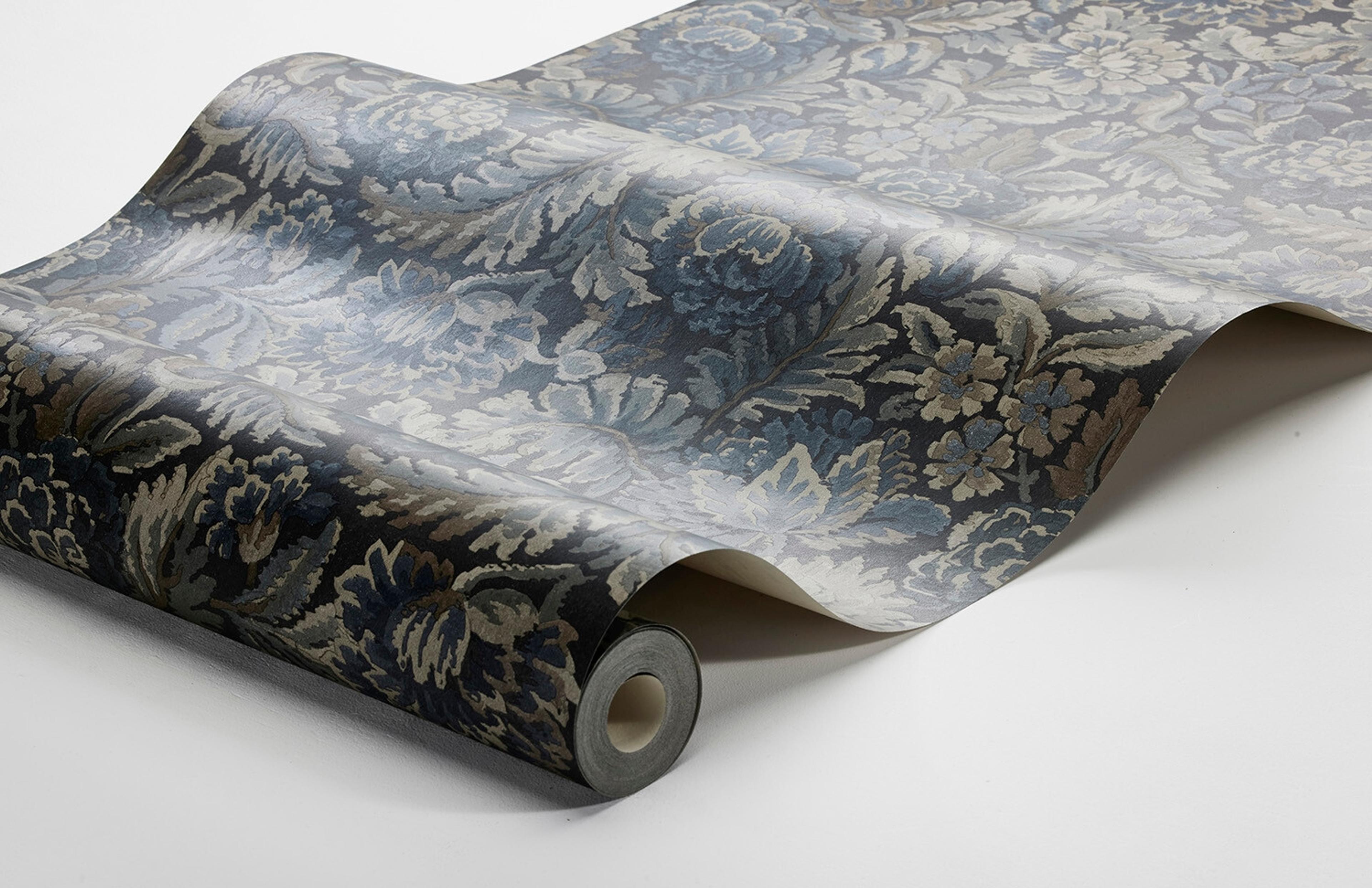 Nightingale Garden mörk gråblå botten tapet med botaniskt mönster i grå och blå. Från kollektionen Cottage Garden. Nonwoven-material med rak passning. Country-stil. Passar i vardagsrum, matsal och hall.​​​​‌﻿‍﻿​‍​‍‌‍﻿﻿‌﻿​‍‌‍‍‌‌‍‌﻿‌‍‍‌‌‍﻿‍​‍​‍​﻿‍‍​‍​‍‌﻿​﻿‌‍​‌‌‍﻿‍‌‍‍‌‌﻿‌​‌﻿‍‌​‍﻿‍‌‍‍‌‌‍﻿﻿​‍​‍​‍﻿​​‍​‍‌‍‍​‌﻿​‍‌‍‌‌‌‍‌‍​‍​‍​﻿‍‍​‍​‍‌‍‍​‌﻿‌​‌﻿‌​‌﻿​​‌﻿​﻿​﻿‍‍​‍﻿﻿​‍﻿﻿‌﻿‌﻿‌﻿‌﻿‌﻿‌﻿​‍﻿‍‌‍​﻿‌‍﻿﻿‌‍﻿​‌‍﻿﻿‌﻿​‍‌‍​‌‌‍﻿‌‌‍​‌​‍﻿‍‌﻿​﻿‌‍‌‌​‍﻿﻿‌﻿​﻿‌﻿‌​‌﻿‌‌‌‍‌​‌‍‍‌‌‍﻿﻿​‍﻿﻿‌‍‍‌‌‍﻿‍‌﻿‌​‌‍‌‌‌‍﻿‍‌﻿‌​​‍﻿﻿‌‍‌‌‌‍‌​‌‍‍‌‌﻿‌​​‍﻿﻿‌‍﻿‌‌‍﻿﻿‌‍‌​‌‍‌‌​﻿﻿‌‌﻿​​‌﻿​‍‌‍‌‌‌﻿​﻿‌‍‌‌‌‍﻿‍‌﻿‌​‌‍​‌‌﻿‌​‌‍‍‌‌‍﻿﻿‌‍﻿‍​﻿‍﻿‌‍‍‌‌‍‌​​﻿﻿‌‌‍‍‌‌‍﻿‌‌‍​‌‌‍‌﻿‌‍‌‌​‍﻿‌​﻿​​‌‍​﻿​﻿​​​﻿‌‍​﻿​‌​﻿​‌‌‍​﻿​﻿‌​‌‍‌​‌‍‌‍‌‍‌​​﻿​​‌‍​﻿​﻿‍​​﻿‍​​﻿‍​‌‍‌‌‌‍​‌​﻿​‍​﻿‍​​﻿​﻿‌‍‌‍​﻿‌‌​﻿‌﻿‌‍‌‌​﻿‍​​﻿‌‌‌‍​﻿‌‍​‌​﻿​﻿​﻿‌​‌‍​﻿​﻿‌​​﻿‌​‌‍‌‍​﻿​​​﻿‍​‌‍​‌​﻿​‌‌‍​‌​‍﻿‌​﻿​‌​﻿‌‌​﻿​​​﻿​​‌﻿‍​​﻿‍‌​﻿‌﻿​﻿​‍​‍﻿‌‌‍‍‍‌﻿​​‌‍‌﻿​﻿‍﻿‌﻿‌​‌﻿‍‌‌﻿​​‌‍‌‌​﻿﻿‌‌﻿​﻿‌‍​‌‌‍﻿‍‌‍‍‌‌﻿‌​‌﻿‍‌​‍﻿‍‌‍‍‌‌‍﻿‌‌‍​‌‌‍‌﻿‌‍‌‌‌​​‌‌﻿​﻿‌﻿​﻿‌‍‌‌‌﻿‌​​﻿‍﻿‌﻿​​‌‍​‌‌﻿‌​‌‍‍​​﻿﻿‌‌‍​‌‌‍﻿​‌﻿‌​‌‌‌​‌‍‌‌‌﻿‍​‌﻿‌​​﻿﻿﻿‌‍​‍‌‍​‌‌﻿​﻿‌‍‌‌‌‌‌‌‌﻿​‍‌‍﻿​​﻿﻿‌‌‍‍​‌﻿‌​‌﻿‌​‌﻿​​‌﻿​﻿​‍‌‌​﻿​﻿‌​​‌​‍‌‌​﻿​‍‌​‌‍​‍‌‌​﻿​‍‌​‌‍‌﻿‌﻿‌﻿‌﻿‌﻿‌﻿​‍﻿‍‌‍​﻿‌‍﻿﻿‌‍﻿​‌‍﻿﻿‌﻿​‍‌‍​‌‌‍﻿‌‌‍​‌​‍﻿‍‌﻿​﻿‌‍‌‌​‍‌‌​﻿​‍‌​‌‍‌﻿​﻿‌﻿‌​‌﻿‌‌‌‍‌​‌‍‍‌‌‍﻿﻿​‍‌‍‌‍‍‌‌‍‌​​﻿﻿‌‌‍‍‌‌‍﻿‌‌‍​‌‌‍‌﻿‌‍‌‌​‍﻿‌​﻿​​‌‍​﻿​﻿​​​﻿‌‍​﻿​‌​﻿​‌‌‍​﻿​﻿‌​‌‍‌​‌‍‌‍‌‍‌​​﻿​​‌‍​﻿​﻿‍​​﻿‍​​﻿‍​‌‍‌‌‌‍​‌​﻿​‍​﻿‍​​﻿​﻿‌‍‌‍​﻿‌‌​﻿‌﻿‌‍‌‌​﻿‍​​﻿‌‌‌‍​﻿‌‍​‌​﻿​﻿​﻿‌​‌‍​﻿​﻿‌​​﻿‌​‌‍‌‍​﻿​​​﻿‍​‌‍​‌​﻿​‌‌‍​‌​‍﻿‌​﻿​‌​﻿‌‌​﻿​​​﻿​​‌﻿‍​​﻿‍‌​﻿‌﻿​﻿​‍​‍﻿‌‌‍‍‍‌﻿​​‌‍‌﻿​‍‌‍‌﻿‌​‌﻿‍‌‌﻿​​‌‍‌‌​﻿﻿‌‌﻿​﻿‌‍​‌‌‍﻿‍‌‍‍‌‌﻿‌​‌﻿‍‌​‍﻿‍‌‍‍‌‌‍﻿‌‌‍​‌‌‍‌﻿‌‍‌‌‌​​‌‌﻿​﻿‌﻿​﻿‌‍‌‌‌﻿‌​​‍‌‍‌﻿​​‌‍​‌‌﻿‌​‌‍‍​​﻿﻿‌‌‍​‌‌‍﻿​‌﻿‌​‌‌‌​‌‍‌‌‌﻿‍​‌﻿‌​​‍‌‍‌﻿​​‌‍‌‌‌﻿​‍‌﻿​﻿‌﻿​​‌‍‌‌‌‍​﻿‌﻿‌​‌‍‍‌‌﻿‌‍‌‍‌‌​﻿﻿‌‌﻿​​‌﻿‌‌‌‍​‍‌‍﻿​‌‍‍‌‌﻿​﻿‌‍‍​‌‍‌‌‌‍‌​​‍​‍‌﻿﻿‌