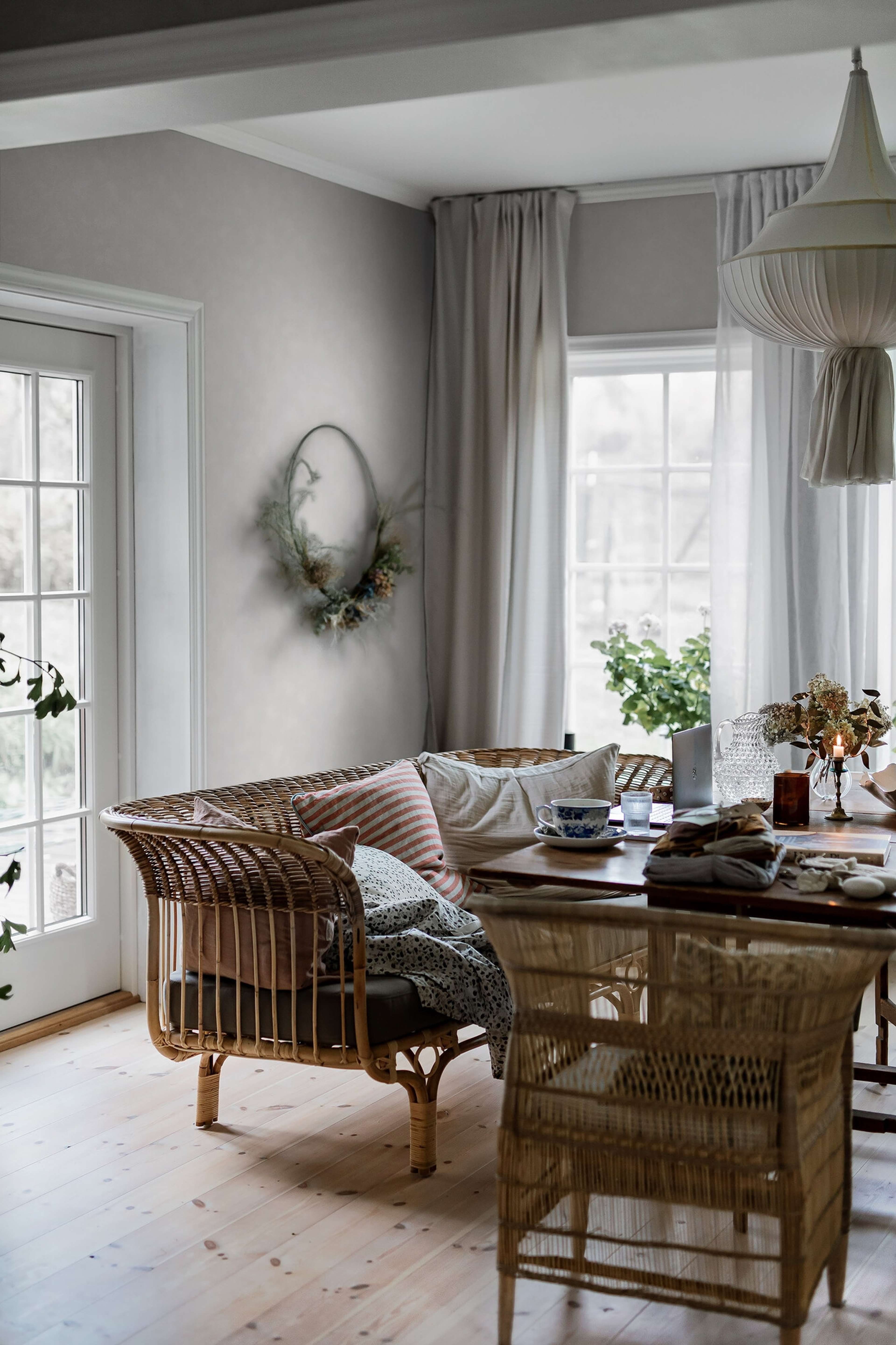 Painter´s Wall ljusgrå ton tapet enfärgad i grå. Från kollektionen Chalk, Cottage Garden. Nonwoven-material.​​​​‌﻿‍﻿​‍​‍‌‍﻿﻿‌﻿​‍‌‍‍‌‌‍‌﻿‌‍‍‌‌‍﻿‍​‍​‍​﻿‍‍​‍​‍‌﻿​﻿‌‍​‌‌‍﻿‍‌‍‍‌‌﻿‌​‌﻿‍‌​‍﻿‍‌‍‍‌‌‍﻿﻿​‍​‍​‍﻿​​‍​‍‌‍‍​‌﻿​‍‌‍‌‌‌‍‌‍​‍​‍​﻿‍‍​‍​‍‌‍‍​‌﻿‌​‌﻿‌​‌﻿​​‌﻿​﻿​﻿‍‍​‍﻿﻿​‍﻿﻿‌﻿‌﻿‌﻿‌﻿‌﻿‌﻿​‍﻿‍‌‍​﻿‌‍﻿﻿‌‍﻿​‌‍﻿﻿‌﻿​‍‌‍​‌‌‍﻿‌‌‍​‌​‍﻿‍‌﻿​﻿‌‍‌‌​‍﻿﻿‌﻿​﻿‌﻿‌​‌﻿‌‌‌‍‌​‌‍‍‌‌‍﻿﻿​‍﻿﻿‌‍‍‌‌‍﻿‍‌﻿‌​‌‍‌‌‌‍﻿‍‌﻿‌​​‍﻿﻿‌‍‌‌‌‍‌​‌‍‍‌‌﻿‌​​‍﻿﻿‌‍﻿‌‌‍﻿﻿‌‍‌​‌‍‌‌​﻿﻿‌‌﻿​​‌﻿​‍‌‍‌‌‌﻿​﻿‌‍‌‌‌‍﻿‍‌﻿‌​‌‍​‌‌﻿‌​‌‍‍‌‌‍﻿﻿‌‍﻿‍​﻿‍﻿‌‍‍‌‌‍‌​​﻿﻿‌‌‍‍‌‌‍﻿‌‌‍​‌‌‍‌﻿‌‍‌‌​‍﻿‌​﻿​​‌‍​﻿‌‍​‌​﻿‍​‌‍‌‍​﻿‌​​﻿‍‌​﻿​‍‌‍​‍​﻿​‍​﻿‍‌​﻿‍‌​﻿​​​﻿‍​​﻿​‌‌‍‌‍​﻿​‌​﻿‍​​﻿​‌​﻿​﻿​﻿​​​﻿‍​​﻿‌‍‌‍​﻿​﻿​﻿​﻿​​‌‍‌‌‌‍‌​​﻿‌‍‌‍‌​‌‍‌​​﻿‌﻿​﻿‍‌​﻿‌﻿‌‍​‌​﻿​‍​﻿​‍​﻿​‌‌‍‌​​﻿‌‍​‍﻿‌​﻿​‌​﻿​﻿​﻿​﻿​﻿​﻿‌﻿‍​​﻿​‍​﻿​​​﻿​​​﻿​​​‍﻿‌‌‍‍‍‌﻿​​‌‍‌﻿​﻿‍﻿‌﻿‌​‌﻿‍‌‌﻿​​‌‍‌‌​﻿﻿‌‌﻿​﻿‌‍​‌‌‍﻿‍‌‍‍‌‌﻿‌​‌﻿‍‌​‍﻿‍‌‍‍‌‌‍﻿‌‌‍​‌‌‍‌﻿‌‍‌‌‌​​‌‌﻿​﻿‌﻿​﻿‌‍‌‌‌﻿‌​​﻿‍﻿‌﻿​​‌‍​‌‌﻿‌​‌‍‍​​﻿﻿‌‌‍​‌‌‍﻿​‌﻿‌​‌‌‌​‌‍‌‌‌﻿‍​‌﻿‌​​﻿﻿﻿‌‍​‍‌‍​‌‌﻿​﻿‌‍‌‌‌‌‌‌‌﻿​‍‌‍﻿​​﻿﻿‌‌‍‍​‌﻿‌​‌﻿‌​‌﻿​​‌﻿​﻿​‍‌‌​﻿​﻿‌​​‌​‍‌‌​﻿​‍‌​‌‍​‍‌‌​﻿​‍‌​‌‍‌﻿‌﻿‌﻿‌﻿‌﻿‌﻿​‍﻿‍‌‍​﻿‌‍﻿﻿‌‍﻿​‌‍﻿﻿‌﻿​‍‌‍​‌‌‍﻿‌‌‍​‌​‍﻿‍‌﻿​﻿‌‍‌‌​‍‌‌​﻿​‍‌​‌‍‌﻿​﻿‌﻿‌​‌﻿‌‌‌‍‌​‌‍‍‌‌‍﻿﻿​‍‌‍‌‍‍‌‌‍‌​​﻿﻿‌‌‍‍‌‌‍﻿‌‌‍​‌‌‍‌﻿‌‍‌‌​‍﻿‌​﻿​​‌‍​﻿‌‍​‌​﻿‍​‌‍‌‍​﻿‌​​﻿‍‌​﻿​‍‌‍​‍​﻿​‍​﻿‍‌​﻿‍‌​﻿​​​﻿‍​​﻿​‌‌‍‌‍​﻿​‌​﻿‍​​﻿​‌​﻿​﻿​﻿​​​﻿‍​​﻿‌‍‌‍​﻿​﻿​﻿​﻿​​‌‍‌‌‌‍‌​​﻿‌‍‌‍‌​‌‍‌​​﻿‌﻿​﻿‍‌​﻿‌﻿‌‍​‌​﻿​‍​﻿​‍​﻿​‌‌‍‌​​﻿‌‍​‍﻿‌​﻿​‌​﻿​﻿​﻿​﻿​﻿​﻿‌﻿‍​​﻿​‍​﻿​​​﻿​​​﻿​​​‍﻿‌‌‍‍‍‌﻿​​‌‍‌﻿​‍‌‍‌﻿‌​‌﻿‍‌‌﻿​​‌‍‌‌​﻿﻿‌‌﻿​﻿‌‍​‌‌‍﻿‍‌‍‍‌‌﻿‌​‌﻿‍‌​‍﻿‍‌‍‍‌‌‍﻿‌‌‍​‌‌‍‌﻿‌‍‌‌‌​​‌‌﻿​﻿‌﻿​﻿‌‍‌‌‌﻿‌​​‍‌‍‌﻿​​‌‍​‌‌﻿‌​‌‍‍​​﻿﻿‌‌‍​‌‌‍﻿​‌﻿‌​‌‌‌​‌‍‌‌‌﻿‍​‌﻿‌​​‍‌‍‌﻿​​‌‍‌‌‌﻿​‍‌﻿​﻿‌﻿​​‌‍‌‌‌‍​﻿‌﻿‌​‌‍‍‌‌﻿‌‍‌‍‌‌​﻿﻿‌‌﻿​​‌﻿‌‌‌‍​‍‌‍﻿​‌‍‍‌‌﻿​﻿‌‍‍​‌‍‌‌‌‍‌​​‍​‍‌﻿﻿‌