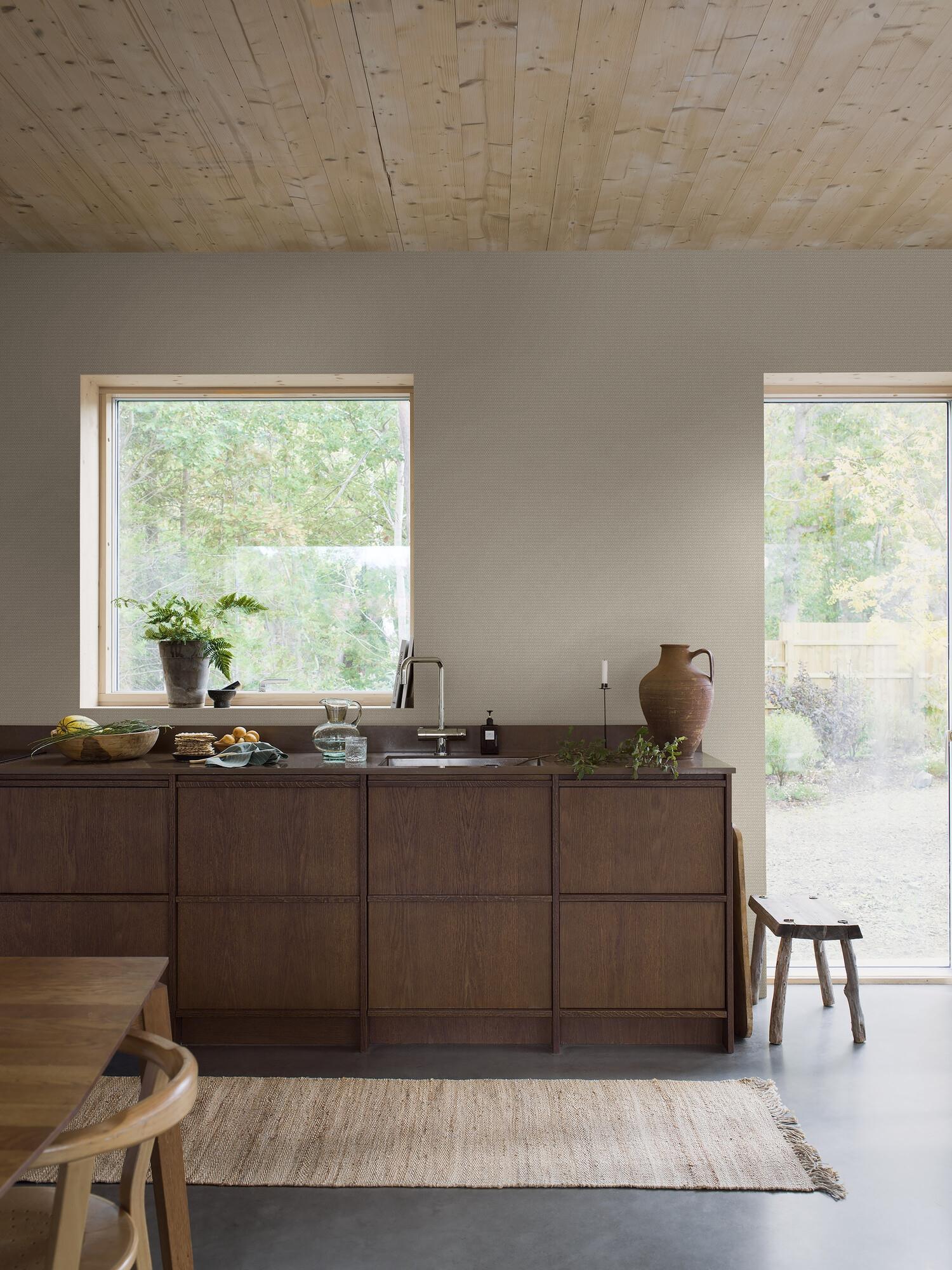 Willowherb tapet med trellis mönster i grå. Från kollektionen Woodland. Nonwoven-material med rak passning.