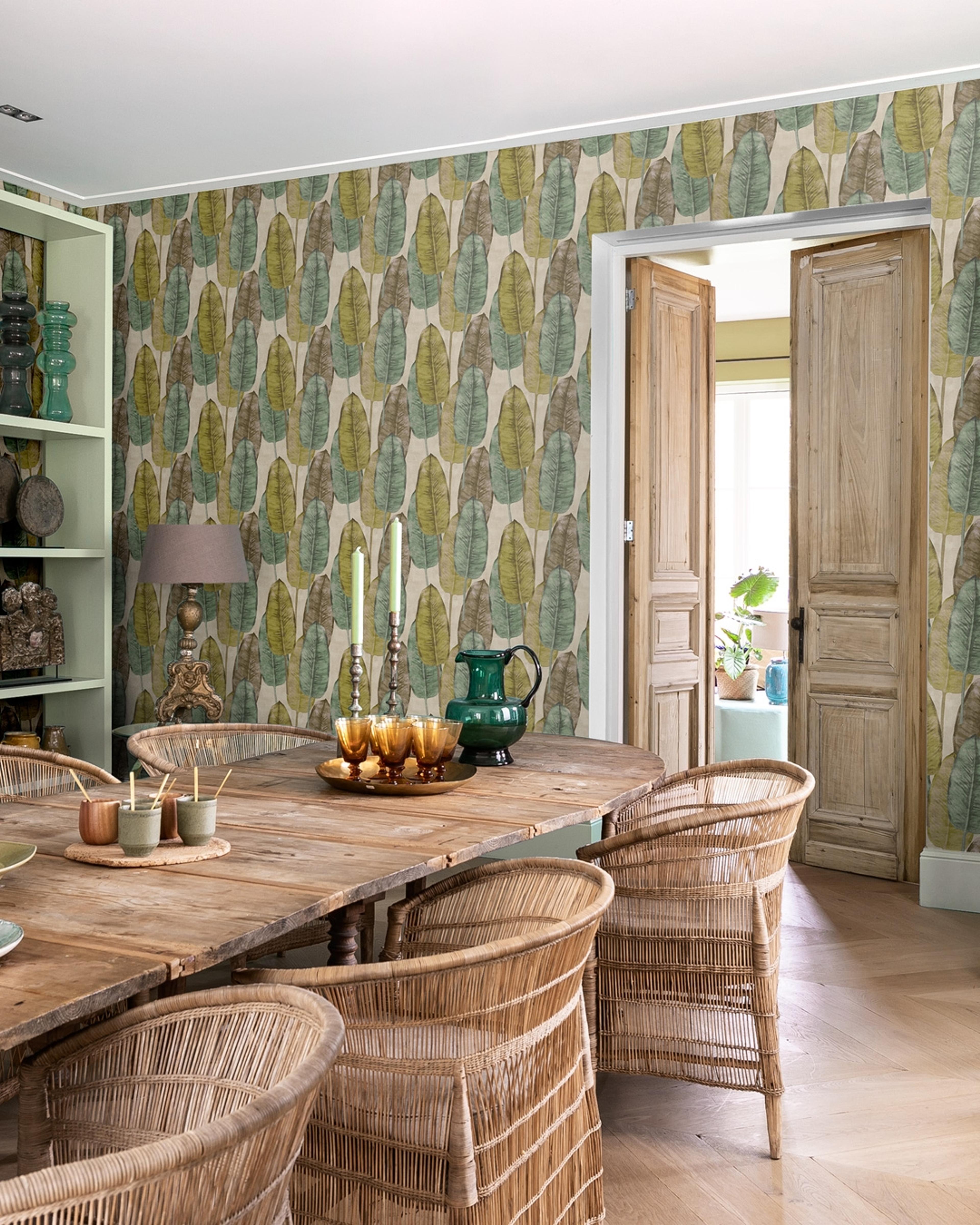 Rubber Tree tapet med botaniskt mönster i grön och beige. Från kollektionen Tahiti. Nonwoven-material med förskjuten passning. Lyx-stil. Passar i vardagsrum, matsal och hall.​​​​‌﻿‍﻿​‍​‍‌‍﻿﻿‌﻿​‍‌‍‍‌‌‍‌﻿‌‍‍‌‌‍﻿‍​‍​‍​﻿‍‍​‍​‍‌﻿​﻿‌‍​‌‌‍﻿‍‌‍‍‌‌﻿‌​‌﻿‍‌​‍﻿‍‌‍‍‌‌‍﻿﻿​‍​‍​‍﻿​​‍​‍‌‍‍​‌﻿​‍‌‍‌‌‌‍‌‍​‍​‍​﻿‍‍​‍​‍‌‍‍​‌﻿‌​‌﻿‌​‌﻿​​‌﻿​﻿​﻿‍‍​‍﻿﻿​‍﻿﻿‌﻿‌﻿‌﻿‌﻿‌﻿‌﻿​‍﻿‍‌‍​﻿‌‍﻿﻿‌‍﻿​‌‍﻿﻿‌﻿​‍‌‍​‌‌‍﻿‌‌‍​‌​‍﻿‍‌﻿​﻿‌‍‌‌​‍﻿﻿‌﻿​﻿‌﻿‌​‌﻿‌‌‌‍‌​‌‍‍‌‌‍﻿﻿​‍﻿﻿‌‍‍‌‌‍﻿‍‌﻿‌​‌‍‌‌‌‍﻿‍‌﻿‌​​‍﻿﻿‌‍‌‌‌‍‌​‌‍‍‌‌﻿‌​​‍﻿﻿‌‍﻿‌‌‍﻿﻿‌‍‌​‌‍‌‌​﻿﻿‌‌﻿​​‌﻿​‍‌‍‌‌‌﻿​﻿‌‍‌‌‌‍﻿‍‌﻿‌​‌‍​‌‌﻿‌​‌‍‍‌‌‍﻿﻿‌‍﻿‍​﻿‍﻿‌‍‍‌‌‍‌​​﻿﻿‌‌‍‍‌‌‍﻿‌‌‍​‌‌‍‌﻿‌‍‌‌​‍﻿‌​﻿​​‌‍‌​‌‍​‌​﻿‌‌‌‍‌‌​﻿​‌​﻿​‍​﻿​﻿​﻿​‍​﻿​﻿‌‍​‌​﻿‌‍​﻿​‍‌‍‌​​﻿​﻿‌‍‌‍​﻿​​‌‍​‌​﻿​‌​﻿‌﻿​﻿‌‍‌‍‌​​﻿​‍​﻿‍‌​﻿​‌‌‍‌‍​﻿‍‌​﻿‍‌​﻿​​‌‍​‌​﻿​﻿‌‍​﻿​﻿​‍​﻿​﻿​﻿​​‌‍‌​​﻿​‌​﻿‌﻿​﻿​​​﻿‌​​‍﻿‌​﻿​‌​﻿​​​﻿‍​​﻿​​‌﻿‍​​﻿​‌​﻿​﻿​﻿‌‌​﻿​​​‍﻿‌‌‍‍‍‌﻿​​‌‍‌﻿​﻿‍﻿‌﻿‌​‌﻿‍‌‌﻿​​‌‍‌‌​﻿﻿‌‌﻿​﻿‌‍​‌‌‍﻿‍‌‍‍‌‌﻿‌​‌﻿‍‌​‍﻿‍‌‍‍‌‌‍﻿‌‌‍​‌‌‍‌﻿‌‍‌‌‌​​‌‌﻿​﻿‌﻿​﻿‌‍‌‌‌﻿‌​​﻿‍﻿‌﻿​​‌‍​‌‌﻿‌​‌‍‍​​﻿﻿‌‌‍​‌‌‍﻿​‌﻿‌​‌‌‌​‌‍‌‌‌﻿‍​‌﻿‌​​﻿﻿﻿‌‍​‍‌‍​‌‌﻿​﻿‌‍‌‌‌‌‌‌‌﻿​‍‌‍﻿​​﻿﻿‌‌‍‍​‌﻿‌​‌﻿‌​‌﻿​​‌﻿​﻿​‍‌‌​﻿​﻿‌​​‌​‍‌‌​﻿​‍‌​‌‍​‍‌‌​﻿​‍‌​‌‍‌﻿‌﻿‌﻿‌﻿‌﻿‌﻿​‍﻿‍‌‍​﻿‌‍﻿﻿‌‍﻿​‌‍﻿﻿‌﻿​‍‌‍​‌‌‍﻿‌‌‍​‌​‍﻿‍‌﻿​﻿‌‍‌‌​‍‌‌​﻿​‍‌​‌‍‌﻿​﻿‌﻿‌​‌﻿‌‌‌‍‌​‌‍‍‌‌‍﻿﻿​‍‌‍‌‍‍‌‌‍‌​​﻿﻿‌‌‍‍‌‌‍﻿‌‌‍​‌‌‍‌﻿‌‍‌‌​‍﻿‌​﻿​​‌‍‌​‌‍​‌​﻿‌‌‌‍‌‌​﻿​‌​﻿​‍​﻿​﻿​﻿​‍​﻿​﻿‌‍​‌​﻿‌‍​﻿​‍‌‍‌​​﻿​﻿‌‍‌‍​﻿​​‌‍​‌​﻿​‌​﻿‌﻿​﻿‌‍‌‍‌​​﻿​‍​﻿‍‌​﻿​‌‌‍‌‍​﻿‍‌​﻿‍‌​﻿​​‌‍​‌​﻿​﻿‌‍​﻿​﻿​‍​﻿​﻿​﻿​​‌‍‌​​﻿​‌​﻿‌﻿​﻿​​​﻿‌​​‍﻿‌​﻿​‌​﻿​​​﻿‍​​﻿​​‌﻿‍​​﻿​‌​﻿​﻿​﻿‌‌​﻿​​​‍﻿‌‌‍‍‍‌﻿​​‌‍‌﻿​‍‌‍‌﻿‌​‌﻿‍‌‌﻿​​‌‍‌‌​﻿﻿‌‌﻿​﻿‌‍​‌‌‍﻿‍‌‍‍‌‌﻿‌​‌﻿‍‌​‍﻿‍‌‍‍‌‌‍﻿‌‌‍​‌‌‍‌﻿‌‍‌‌‌​​‌‌﻿​﻿‌﻿​﻿‌‍‌‌‌﻿‌​​‍‌‍‌﻿​​‌‍​‌‌﻿‌​‌‍‍​​﻿﻿‌‌‍​‌‌‍﻿​‌﻿‌​‌‌‌​‌‍‌‌‌﻿‍​‌﻿‌​​‍‌‍‌﻿​​‌‍‌‌‌﻿​‍‌﻿​﻿‌﻿​​‌‍‌‌‌‍​﻿‌﻿‌​‌‍‍‌‌﻿‌‍‌‍‌‌​﻿﻿‌‌﻿​​‌﻿‌‌‌‍​‍‌‍﻿​‌‍‍‌‌﻿​﻿‌‍‍​‌‍‌‌‌‍‌​​‍​‍‌﻿﻿‌