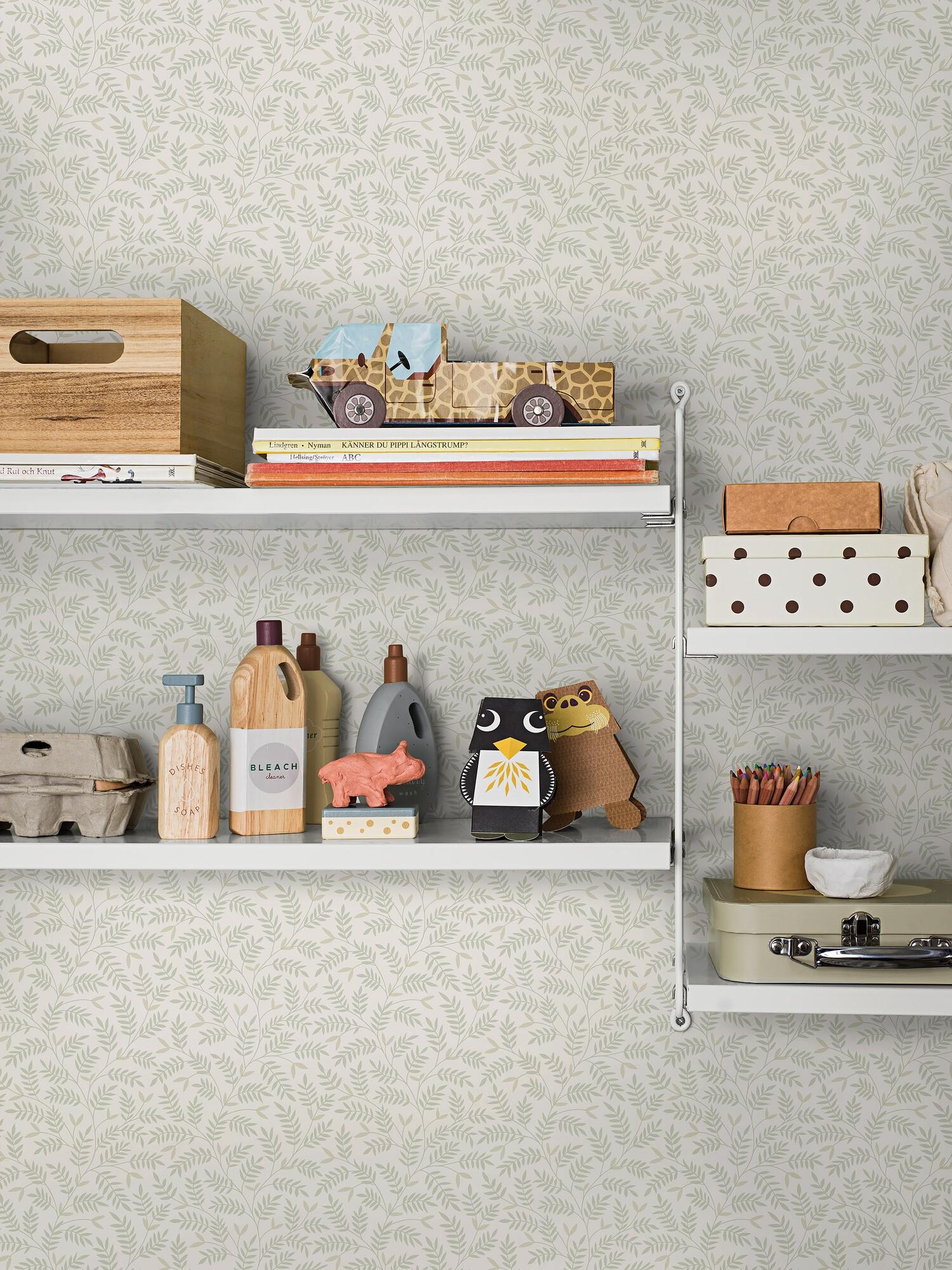 Olof 38733, tapet tapet med botaniskt mönster i cream. Från kollektionen Borosan Hem. Nonwoven-material med rak passning.