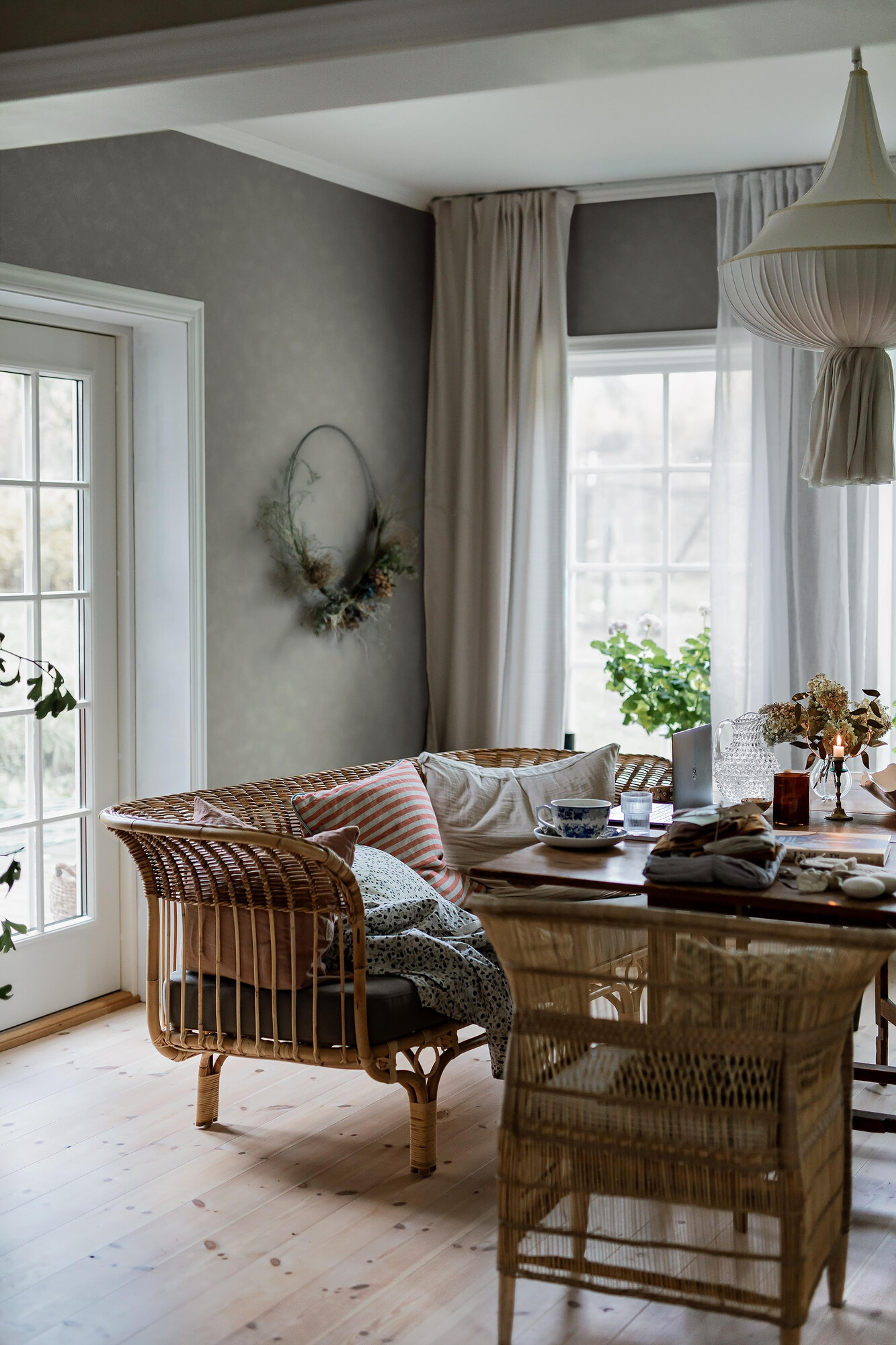 Painter´s Wall grågrön ton tapet enfärgad i grön. Från kollektionen Chalk, Cottage Garden. Nonwoven-material.​​​​‌﻿‍﻿​‍​‍‌‍﻿﻿‌﻿​‍‌‍‍‌‌‍‌﻿‌‍‍‌‌‍﻿‍​‍​‍​﻿‍‍​‍​‍‌﻿​﻿‌‍​‌‌‍﻿‍‌‍‍‌‌﻿‌​‌﻿‍‌​‍﻿‍‌‍‍‌‌‍﻿﻿​‍​‍​‍﻿​​‍​‍‌‍‍​‌﻿​‍‌‍‌‌‌‍‌‍​‍​‍​﻿‍‍​‍​‍‌‍‍​‌﻿‌​‌﻿‌​‌﻿​​‌﻿​﻿​﻿‍‍​‍﻿﻿​‍﻿﻿‌﻿‌﻿‌﻿‌﻿‌﻿‌﻿​‍﻿‍‌‍​﻿‌‍﻿﻿‌‍﻿​‌‍﻿﻿‌﻿​‍‌‍​‌‌‍﻿‌‌‍​‌​‍﻿‍‌﻿​﻿‌‍‌‌​‍﻿﻿‌﻿​﻿‌﻿‌​‌﻿‌‌‌‍‌​‌‍‍‌‌‍﻿﻿​‍﻿﻿‌‍‍‌‌‍﻿‍‌﻿‌​‌‍‌‌‌‍﻿‍‌﻿‌​​‍﻿﻿‌‍‌‌‌‍‌​‌‍‍‌‌﻿‌​​‍﻿﻿‌‍﻿‌‌‍﻿﻿‌‍‌​‌‍‌‌​﻿﻿‌‌﻿​​‌﻿​‍‌‍‌‌‌﻿​﻿‌‍‌‌‌‍﻿‍‌﻿‌​‌‍​‌‌﻿‌​‌‍‍‌‌‍﻿﻿‌‍﻿‍​﻿‍﻿‌‍‍‌‌‍‌​​﻿﻿‌‌‍‍‌‌‍﻿‌‌‍​‌‌‍‌﻿‌‍‌‌​‍﻿‌​﻿​‌​﻿‌​​﻿‌‍‌‍​﻿​﻿‌﻿​﻿​﻿​﻿‍‌​﻿‍​​﻿​﻿​﻿‍‌​﻿‌​​﻿​‍​﻿‌﻿​﻿‍​‌‍​‌​﻿‍‌​﻿​﻿​﻿​‌​﻿‌​‌‍​‌‌‍‌​​﻿​‍‌‍‌​​﻿‌​​﻿​‌​﻿‌﻿‌‍​﻿‌‍‌‍​﻿​﻿‌‍‌‌‌‍‌​​﻿​​‌‍​‌​﻿‍‌​﻿‌﻿‌‍​﻿‌‍​‌​﻿‍​‌‍‌‍​﻿​​​‍﻿‌​﻿​‌​﻿​﻿​﻿​﻿​﻿​﻿‌﻿‍​​﻿​‍​﻿​​​﻿​​​﻿​​​‍﻿‌‌‍‍‍‌﻿​​‌‍‌﻿​﻿‍﻿‌﻿‌​‌﻿‍‌‌﻿​​‌‍‌‌​﻿﻿‌‌﻿​﻿‌‍​‌‌‍﻿‍‌‍‍‌‌﻿‌​‌﻿‍‌​‍﻿‍‌‍‍‌‌‍﻿‌‌‍​‌‌‍‌﻿‌‍‌‌‌​​‌‌﻿​﻿‌﻿​﻿‌‍‌‌‌﻿‌​​﻿‍﻿‌﻿​​‌‍​‌‌﻿‌​‌‍‍​​﻿﻿‌‌‍​‌‌‍﻿​‌﻿‌​‌‌‌​‌‍‌‌‌﻿‍​‌﻿‌​​﻿﻿﻿‌‍​‍‌‍​‌‌﻿​﻿‌‍‌‌‌‌‌‌‌﻿​‍‌‍﻿​​﻿﻿‌‌‍‍​‌﻿‌​‌﻿‌​‌﻿​​‌﻿​﻿​‍‌‌​﻿​﻿‌​​‌​‍‌‌​﻿​‍‌​‌‍​‍‌‌​﻿​‍‌​‌‍‌﻿‌﻿‌﻿‌﻿‌﻿‌﻿​‍﻿‍‌‍​﻿‌‍﻿﻿‌‍﻿​‌‍﻿﻿‌﻿​‍‌‍​‌‌‍﻿‌‌‍​‌​‍﻿‍‌﻿​﻿‌‍‌‌​‍‌‌​﻿​‍‌​‌‍‌﻿​﻿‌﻿‌​‌﻿‌‌‌‍‌​‌‍‍‌‌‍﻿﻿​‍‌‍‌‍‍‌‌‍‌​​﻿﻿‌‌‍‍‌‌‍﻿‌‌‍​‌‌‍‌﻿‌‍‌‌​‍﻿‌​﻿​‌​﻿‌​​﻿‌‍‌‍​﻿​﻿‌﻿​﻿​﻿​﻿‍‌​﻿‍​​﻿​﻿​﻿‍‌​﻿‌​​﻿​‍​﻿‌﻿​﻿‍​‌‍​‌​﻿‍‌​﻿​﻿​﻿​‌​﻿‌​‌‍​‌‌‍‌​​﻿​‍‌‍‌​​﻿‌​​﻿​‌​﻿‌﻿‌‍​﻿‌‍‌‍​﻿​﻿‌‍‌‌‌‍‌​​﻿​​‌‍​‌​﻿‍‌​﻿‌﻿‌‍​﻿‌‍​‌​﻿‍​‌‍‌‍​﻿​​​‍﻿‌​﻿​‌​﻿​﻿​﻿​﻿​﻿​﻿‌﻿‍​​﻿​‍​﻿​​​﻿​​​﻿​​​‍﻿‌‌‍‍‍‌﻿​​‌‍‌﻿​‍‌‍‌﻿‌​‌﻿‍‌‌﻿​​‌‍‌‌​﻿﻿‌‌﻿​﻿‌‍​‌‌‍﻿‍‌‍‍‌‌﻿‌​‌﻿‍‌​‍﻿‍‌‍‍‌‌‍﻿‌‌‍​‌‌‍‌﻿‌‍‌‌‌​​‌‌﻿​﻿‌﻿​﻿‌‍‌‌‌﻿‌​​‍‌‍‌﻿​​‌‍​‌‌﻿‌​‌‍‍​​﻿﻿‌‌‍​‌‌‍﻿​‌﻿‌​‌‌‌​‌‍‌‌‌﻿‍​‌﻿‌​​‍‌‍‌﻿​​‌‍‌‌‌﻿​‍‌﻿​﻿‌﻿​​‌‍‌‌‌‍​﻿‌﻿‌​‌‍‍‌‌﻿‌‍‌‍‌‌​﻿﻿‌‌﻿​​‌﻿‌‌‌‍​‍‌‍﻿​‌‍‍‌‌﻿​﻿‌‍‍​‌‍‌‌‌‍‌​​‍​‍‌﻿﻿‌