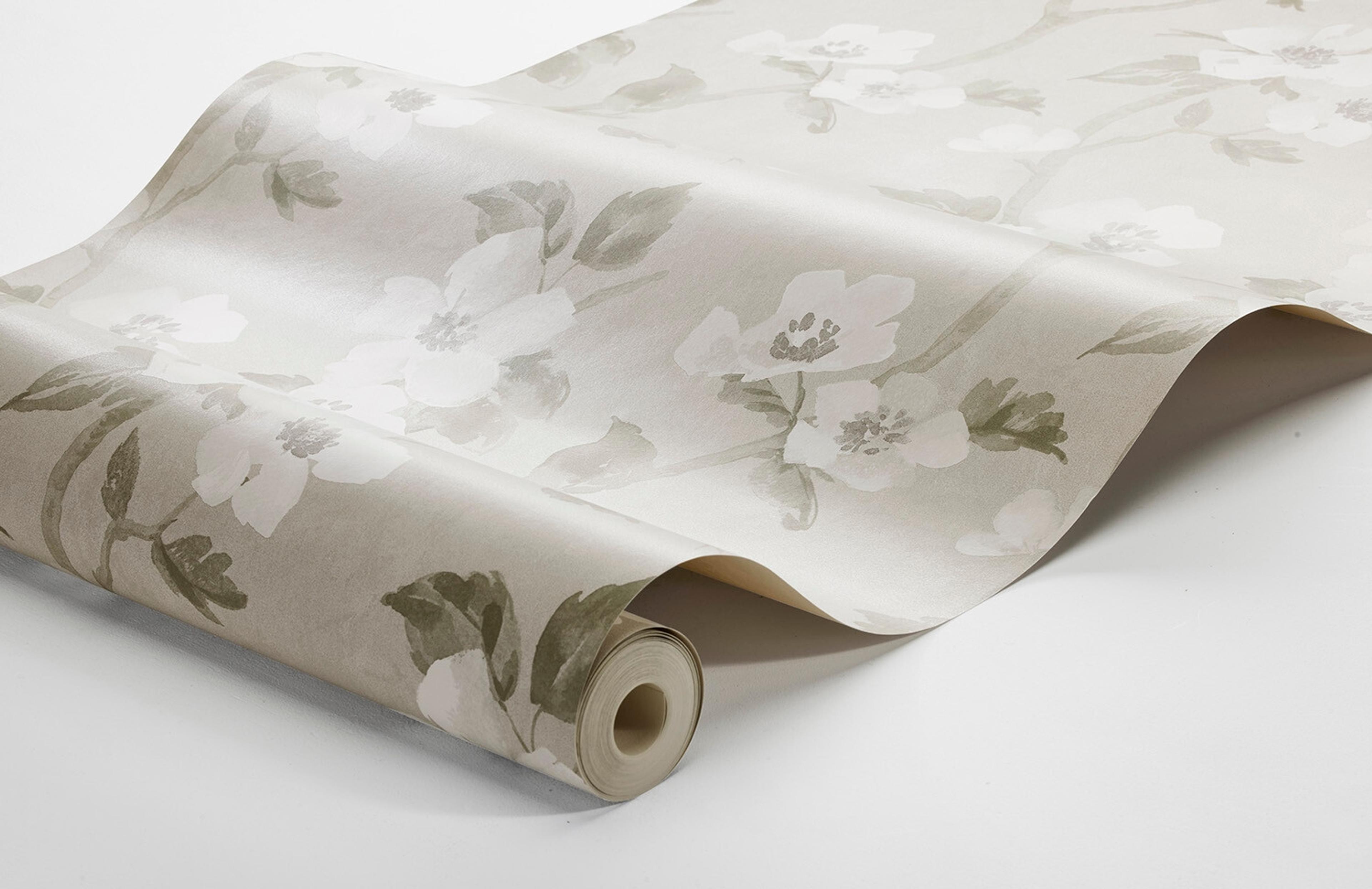 Helen´s Flower varm gråbeige botten tapet med botaniskt mönster i grå. Från kollektionen Cottage Garden. Nonwoven-material med rak passning. Country, city-stil. Passar i vardagsrum, matsal och hall.​​​​‌﻿‍﻿​‍​‍‌‍﻿﻿‌﻿​‍‌‍‍‌‌‍‌﻿‌‍‍‌‌‍﻿‍​‍​‍​﻿‍‍​‍​‍‌﻿​﻿‌‍​‌‌‍﻿‍‌‍‍‌‌﻿‌​‌﻿‍‌​‍﻿‍‌‍‍‌‌‍﻿﻿​‍​‍​‍﻿​​‍​‍‌‍‍​‌﻿​‍‌‍‌‌‌‍‌‍​‍​‍​﻿‍‍​‍​‍‌‍‍​‌﻿‌​‌﻿‌​‌﻿​​‌﻿​﻿​﻿‍‍​‍﻿﻿​‍﻿﻿‌﻿‌﻿‌﻿‌﻿‌﻿‌﻿​‍﻿‍‌‍​﻿‌‍﻿﻿‌‍﻿​‌‍﻿﻿‌﻿​‍‌‍​‌‌‍﻿‌‌‍​‌​‍﻿‍‌﻿​﻿‌‍‌‌​‍﻿﻿‌﻿​﻿‌﻿‌​‌﻿‌‌‌‍‌​‌‍‍‌‌‍﻿﻿​‍﻿﻿‌‍‍‌‌‍﻿‍‌﻿‌​‌‍‌‌‌‍﻿‍‌﻿‌​​‍﻿﻿‌‍‌‌‌‍‌​‌‍‍‌‌﻿‌​​‍﻿﻿‌‍﻿‌‌‍﻿﻿‌‍‌​‌‍‌‌​﻿﻿‌‌﻿​​‌﻿​‍‌‍‌‌‌﻿​﻿‌‍‌‌‌‍﻿‍‌﻿‌​‌‍​‌‌﻿‌​‌‍‍‌‌‍﻿﻿‌‍﻿‍​﻿‍﻿‌‍‍‌‌‍‌​​﻿﻿‌‌‍‍‌‌‍﻿‌‌‍​‌‌‍‌﻿‌‍‌‌​‍﻿‌​﻿​‌​﻿‌​​﻿‍‌‌‍‌‌​﻿​‌‌‍​‌‌‍​‍​﻿​‍‌‍‌​​﻿‌‍​﻿‌‍‌‍‌​‌‍‌‍​﻿​﻿​﻿‌‌‌‍‌‍​﻿‌‍‌‍‌‌​﻿​‍​﻿‍‌​﻿​​‌‍‌‍‌‍​﻿​﻿​​‌‍​‍‌‍‌​​﻿‌﻿​﻿‌‍​﻿‌​​﻿‍​​﻿​‌‌‍‌‌‌‍​‌​﻿‌‌‌‍​‌‌‍‌‍​﻿​‌‌‍​‍‌‍‌​​﻿‌‍​‍﻿‌​﻿​‌​﻿‌‌​﻿​​​﻿​​‌﻿‍​​﻿‍‌​﻿‌﻿​﻿​‍​‍﻿‌‌‍‍‍‌﻿​​‌‍‌﻿​﻿‍﻿‌﻿‌​‌﻿‍‌‌﻿​​‌‍‌‌​﻿﻿‌‌﻿​﻿‌‍​‌‌‍﻿‍‌‍‍‌‌﻿‌​‌﻿‍‌​‍﻿‍‌‍‍‌‌‍﻿‌‌‍​‌‌‍‌﻿‌‍‌‌‌​​‌‌﻿​﻿‌﻿​﻿‌‍‌‌‌﻿‌​​﻿‍﻿‌﻿​​‌‍​‌‌﻿‌​‌‍‍​​﻿﻿‌‌‍​‌‌‍﻿​‌﻿‌​‌‌‌​‌‍‌‌‌﻿‍​‌﻿‌​​﻿﻿﻿‌‍​‍‌‍​‌‌﻿​﻿‌‍‌‌‌‌‌‌‌﻿​‍‌‍﻿​​﻿﻿‌‌‍‍​‌﻿‌​‌﻿‌​‌﻿​​‌﻿​﻿​‍‌‌​﻿​﻿‌​​‌​‍‌‌​﻿​‍‌​‌‍​‍‌‌​﻿​‍‌​‌‍‌﻿‌﻿‌﻿‌﻿‌﻿‌﻿​‍﻿‍‌‍​﻿‌‍﻿﻿‌‍﻿​‌‍﻿﻿‌﻿​‍‌‍​‌‌‍﻿‌‌‍​‌​‍﻿‍‌﻿​﻿‌‍‌‌​‍‌‌​﻿​‍‌​‌‍‌﻿​﻿‌﻿‌​‌﻿‌‌‌‍‌​‌‍‍‌‌‍﻿﻿​‍‌‍‌‍‍‌‌‍‌​​﻿﻿‌‌‍‍‌‌‍﻿‌‌‍​‌‌‍‌﻿‌‍‌‌​‍﻿‌​﻿​‌​﻿‌​​﻿‍‌‌‍‌‌​﻿​‌‌‍​‌‌‍​‍​﻿​‍‌‍‌​​﻿‌‍​﻿‌‍‌‍‌​‌‍‌‍​﻿​﻿​﻿‌‌‌‍‌‍​﻿‌‍‌‍‌‌​﻿​‍​﻿‍‌​﻿​​‌‍‌‍‌‍​﻿​﻿​​‌‍​‍‌‍‌​​﻿‌﻿​﻿‌‍​﻿‌​​﻿‍​​﻿​‌‌‍‌‌‌‍​‌​﻿‌‌‌‍​‌‌‍‌‍​﻿​‌‌‍​‍‌‍‌​​﻿‌‍​‍﻿‌​﻿​‌​﻿‌‌​﻿​​​﻿​​‌﻿‍​​﻿‍‌​﻿‌﻿​﻿​‍​‍﻿‌‌‍‍‍‌﻿​​‌‍‌﻿​‍‌‍‌﻿‌​‌﻿‍‌‌﻿​​‌‍‌‌​﻿﻿‌‌﻿​﻿‌‍​‌‌‍﻿‍‌‍‍‌‌﻿‌​‌﻿‍‌​‍﻿‍‌‍‍‌‌‍﻿‌‌‍​‌‌‍‌﻿‌‍‌‌‌​​‌‌﻿​﻿‌﻿​﻿‌‍‌‌‌﻿‌​​‍‌‍‌﻿​​‌‍​‌‌﻿‌​‌‍‍​​﻿﻿‌‌‍​‌‌‍﻿​‌﻿‌​‌‌‌​‌‍‌‌‌﻿‍​‌﻿‌​​‍‌‍‌﻿​​‌‍‌‌‌﻿​‍‌﻿​﻿‌﻿​​‌‍‌‌‌‍​﻿‌﻿‌​‌‍‍‌‌﻿‌‍‌‍‌‌​﻿﻿‌‌﻿​​‌﻿‌‌‌‍​‍‌‍﻿​‌‍‍‌‌﻿​﻿‌‍‍​‌‍‌‌‌‍‌​​‍​‍‌﻿﻿‌