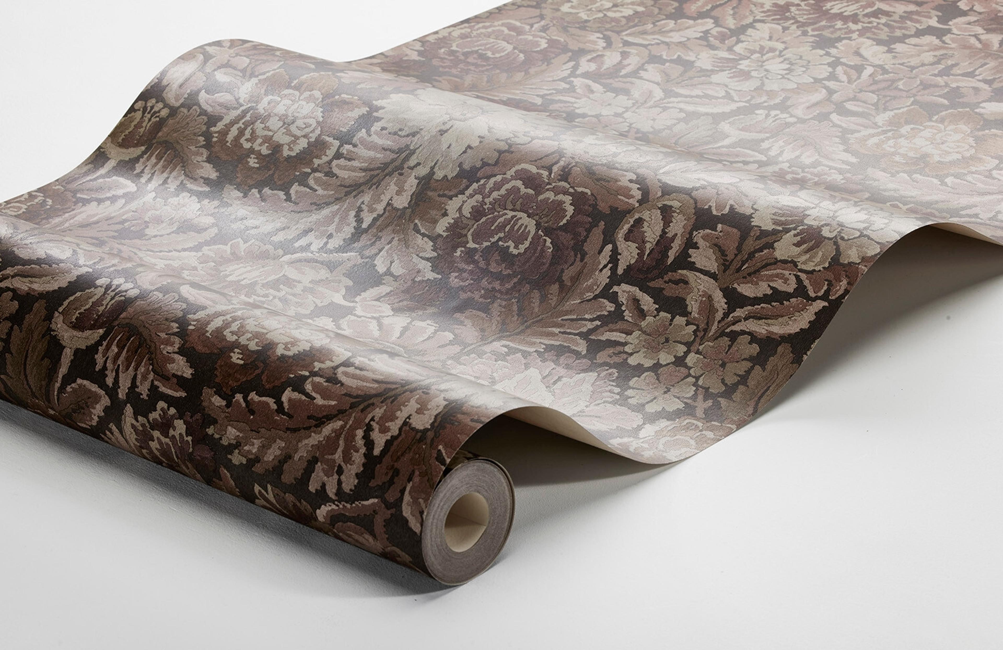 Nightingale Garden varm gråbrun botten tapet med blommigt mönster i röd. Från kollektionen Cottage Garden. Nonwoven-material med rak passning. Passar i vardagsrum, matsal och hall.​​​​‌﻿‍﻿​‍​‍‌‍﻿﻿‌﻿​‍‌‍‍‌‌‍‌﻿‌‍‍‌‌‍﻿‍​‍​‍​﻿‍‍​‍​‍‌﻿​﻿‌‍​‌‌‍﻿‍‌‍‍‌‌﻿‌​‌﻿‍‌​‍﻿‍‌‍‍‌‌‍﻿﻿​‍​‍​‍﻿​​‍​‍‌‍‍​‌﻿​‍‌‍‌‌‌‍‌‍​‍​‍​﻿‍‍​‍​‍‌‍‍​‌﻿‌​‌﻿‌​‌﻿​​‌﻿​﻿​﻿‍‍​‍﻿﻿​‍﻿﻿‌﻿‌﻿‌﻿‌﻿‌﻿‌﻿​‍﻿‍‌‍​﻿‌‍﻿﻿‌‍﻿​‌‍﻿﻿‌﻿​‍‌‍​‌‌‍﻿‌‌‍​‌​‍﻿‍‌﻿​﻿‌‍‌‌​‍﻿﻿‌﻿​﻿‌﻿‌​‌﻿‌‌‌‍‌​‌‍‍‌‌‍﻿﻿​‍﻿﻿‌‍‍‌‌‍﻿‍‌﻿‌​‌‍‌‌‌‍﻿‍‌﻿‌​​‍﻿﻿‌‍‌‌‌‍‌​‌‍‍‌‌﻿‌​​‍﻿﻿‌‍﻿‌‌‍﻿﻿‌‍‌​‌‍‌‌​﻿﻿‌‌﻿​​‌﻿​‍‌‍‌‌‌﻿​﻿‌‍‌‌‌‍﻿‍‌﻿‌​‌‍​‌‌﻿‌​‌‍‍‌‌‍﻿﻿‌‍﻿‍​﻿‍﻿‌‍‍‌‌‍‌​​﻿﻿‌‌‍‍‌‌‍﻿‌‌‍​‌‌‍‌﻿‌‍‌‌​‍﻿‌​﻿​‌​﻿‌﻿​﻿​‍​﻿‍‌​﻿‍​​﻿​​‌‍​‌​﻿‍‌​﻿‍​​﻿​‌​﻿‌‍​﻿​﻿‌‍​‌​﻿‌﻿​﻿​‌​﻿​​‌‍‌​​﻿​‌​﻿​‌​﻿‌‌​﻿‍​​﻿‌‌​﻿‍​​﻿‌﻿‌‍​‍​﻿‍‌​﻿​‌​﻿‌﻿​﻿‍​​﻿​‌​﻿​​​﻿‌‍​﻿‌​‌‍​‌​﻿​‍‌‍​﻿​﻿​​​﻿‌‌​﻿​﻿​﻿​​​‍﻿‌​﻿​‌​﻿‌‌​﻿​​​﻿​​‌﻿‍​​﻿‍‌​﻿‌﻿​﻿​‍​‍﻿‌‌‍‍‍‌﻿​​‌‍‌﻿​﻿‍﻿‌﻿‌​‌﻿‍‌‌﻿​​‌‍‌‌​﻿﻿‌‌﻿​﻿‌‍​‌‌‍﻿‍‌‍‍‌‌﻿‌​‌﻿‍‌​‍﻿‍‌‍‍‌‌‍﻿‌‌‍​‌‌‍‌﻿‌‍‌‌‌​​‌‌﻿​﻿‌﻿​﻿‌‍‌‌‌﻿‌​​﻿‍﻿‌﻿​​‌‍​‌‌﻿‌​‌‍‍​​﻿﻿‌‌‍​‌‌‍﻿​‌﻿‌​‌‌‌​‌‍‌‌‌﻿‍​‌﻿‌​​﻿﻿﻿‌‍​‍‌‍​‌‌﻿​﻿‌‍‌‌‌‌‌‌‌﻿​‍‌‍﻿​​﻿﻿‌‌‍‍​‌﻿‌​‌﻿‌​‌﻿​​‌﻿​﻿​‍‌‌​﻿​﻿‌​​‌​‍‌‌​﻿​‍‌​‌‍​‍‌‌​﻿​‍‌​‌‍‌﻿‌﻿‌﻿‌﻿‌﻿‌﻿​‍﻿‍‌‍​﻿‌‍﻿﻿‌‍﻿​‌‍﻿﻿‌﻿​‍‌‍​‌‌‍﻿‌‌‍​‌​‍﻿‍‌﻿​﻿‌‍‌‌​‍‌‌​﻿​‍‌​‌‍‌﻿​﻿‌﻿‌​‌﻿‌‌‌‍‌​‌‍‍‌‌‍﻿﻿​‍‌‍‌‍‍‌‌‍‌​​﻿﻿‌‌‍‍‌‌‍﻿‌‌‍​‌‌‍‌﻿‌‍‌‌​‍﻿‌​﻿​‌​﻿‌﻿​﻿​‍​﻿‍‌​﻿‍​​﻿​​‌‍​‌​﻿‍‌​﻿‍​​﻿​‌​﻿‌‍​﻿​﻿‌‍​‌​﻿‌﻿​﻿​‌​﻿​​‌‍‌​​﻿​‌​﻿​‌​﻿‌‌​﻿‍​​﻿‌‌​﻿‍​​﻿‌﻿‌‍​‍​﻿‍‌​﻿​‌​﻿‌﻿​﻿‍​​﻿​‌​﻿​​​﻿‌‍​﻿‌​‌‍​‌​﻿​‍‌‍​﻿​﻿​​​﻿‌‌​﻿​﻿​﻿​​​‍﻿‌​﻿​‌​﻿‌‌​﻿​​​﻿​​‌﻿‍​​﻿‍‌​﻿‌﻿​﻿​‍​‍﻿‌‌‍‍‍‌﻿​​‌‍‌﻿​‍‌‍‌﻿‌​‌﻿‍‌‌﻿​​‌‍‌‌​﻿﻿‌‌﻿​﻿‌‍​‌‌‍﻿‍‌‍‍‌‌﻿‌​‌﻿‍‌​‍﻿‍‌‍‍‌‌‍﻿‌‌‍​‌‌‍‌﻿‌‍‌‌‌​​‌‌﻿​﻿‌﻿​﻿‌‍‌‌‌﻿‌​​‍‌‍‌﻿​​‌‍​‌‌﻿‌​‌‍‍​​﻿﻿‌‌‍​‌‌‍﻿​‌﻿‌​‌‌‌​‌‍‌‌‌﻿‍​‌﻿‌​​‍‌‍‌﻿​​‌‍‌‌‌﻿​‍‌﻿​﻿‌﻿​​‌‍‌‌‌‍​﻿‌﻿‌​‌‍‍‌‌﻿‌‍‌‍‌‌​﻿﻿‌‌﻿​​‌﻿‌‌‌‍​‍‌‍﻿​‌‍‍‌‌﻿​﻿‌‍‍​‌‍‌‌‌‍‌​​‍​‍‌﻿﻿‌