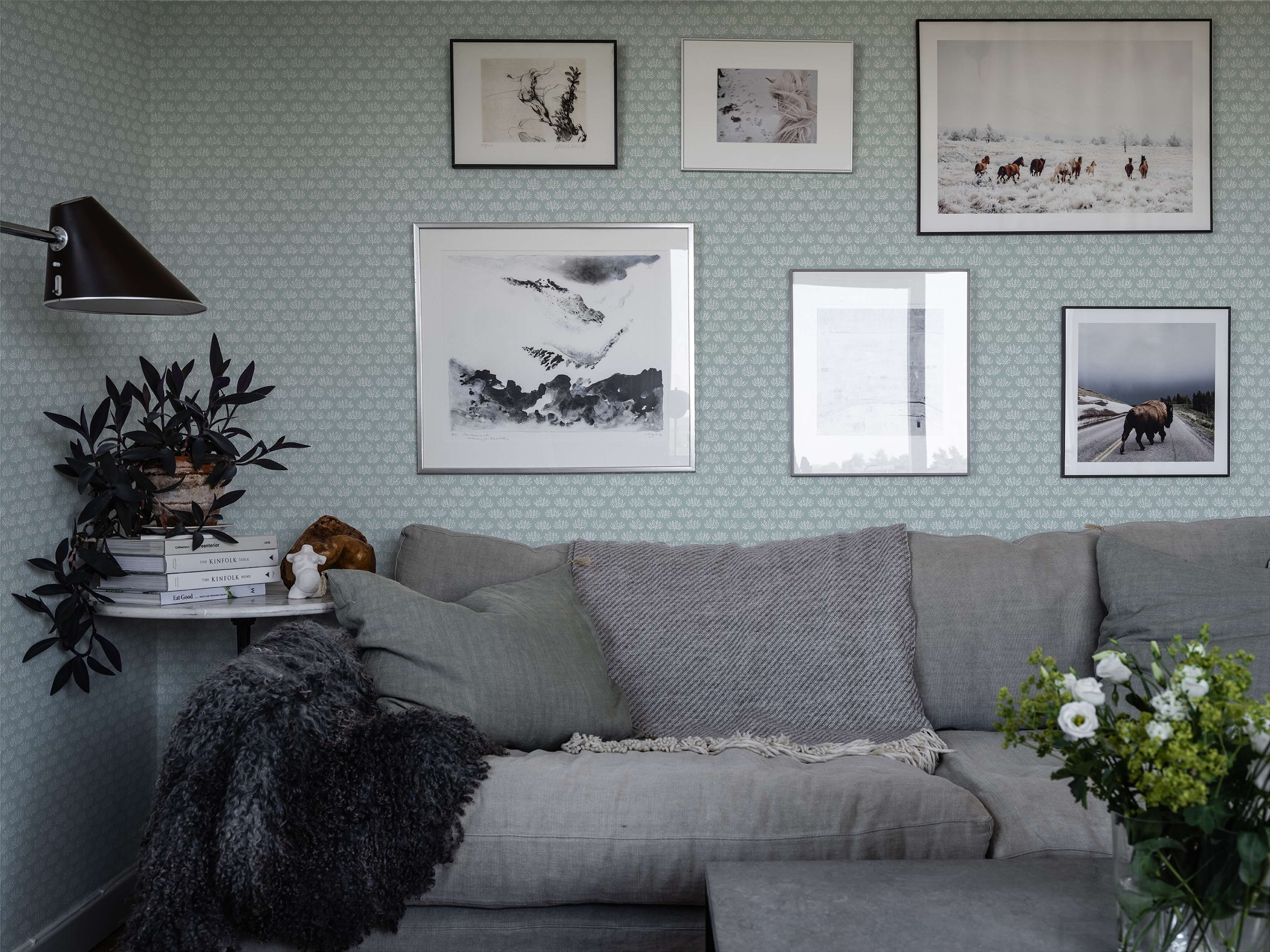 Majken blå tapet med botaniskt mönster i blå. Från kollektionen Gammalsvenska klassiker 1850–1950. Nonwoven-material med rak passning.​​​​‌﻿‍﻿​‍​‍‌‍﻿﻿‌﻿​‍‌‍‍‌‌‍‌﻿‌‍‍‌‌‍﻿‍​‍​‍​﻿‍‍​‍​‍‌﻿​﻿‌‍​‌‌‍﻿‍‌‍‍‌‌﻿‌​‌﻿‍‌​‍﻿‍‌‍‍‌‌‍﻿﻿​‍​‍​‍﻿​​‍​‍‌‍‍​‌﻿​‍‌‍‌‌‌‍‌‍​‍​‍​﻿‍‍​‍​‍‌‍‍​‌﻿‌​‌﻿‌​‌﻿​​‌﻿​﻿​﻿‍‍​‍﻿﻿​‍﻿﻿‌﻿‌﻿‌﻿‌﻿‌﻿‌﻿​‍﻿‍‌‍​﻿‌‍﻿﻿‌‍﻿​‌‍﻿﻿‌﻿​‍‌‍​‌‌‍﻿‌‌‍​‌​‍﻿‍‌﻿​﻿‌‍‌‌​‍﻿﻿‌﻿​﻿‌﻿‌​‌﻿‌‌‌‍‌​‌‍‍‌‌‍﻿﻿​‍﻿﻿‌‍‍‌‌‍﻿‍‌﻿‌​‌‍‌‌‌‍﻿‍‌﻿‌​​‍﻿﻿‌‍‌‌‌‍‌​‌‍‍‌‌﻿‌​​‍﻿﻿‌‍﻿‌‌‍﻿﻿‌‍‌​‌‍‌‌​﻿﻿‌‌﻿​​‌﻿​‍‌‍‌‌‌﻿​﻿‌‍‌‌‌‍﻿‍‌﻿‌​‌‍​‌‌﻿‌​‌‍‍‌‌‍﻿﻿‌‍﻿‍​﻿‍﻿‌‍‍‌‌‍‌​​﻿﻿‌‌‍‍‌‌‍﻿‌‌‍​‌‌‍‌﻿‌‍‌‌​‍﻿‌​﻿​‌​﻿‌﻿​﻿‍‌‌‍‌‍​﻿​​‌‍‌‌‌‍​‌‌‍​﻿​﻿‍‌​﻿‌﻿​﻿‌‌​﻿‌‍‌‍‌‍​﻿‍‌​﻿‌‌​﻿​‌​﻿‍‌‌‍‌‍‌‍​‌‌‍​‌​﻿‍​‌‍‌‍‌‍​﻿​﻿​﻿‌‍​﻿​﻿​﻿‌‍​‍‌‍​﻿​﻿‌​​﻿‌‍​﻿‍‌‌‍​﻿‌‍‌‍‌‍​﻿​﻿‍​​﻿‌​​﻿​﻿‌‍​‌​﻿​‌​﻿‌​​‍﻿‌​﻿​‍​﻿‌‍​﻿‌‌​﻿​﻿‌﻿‍​​﻿​‌​﻿‍‌​﻿‍‌​﻿​​​‍﻿‌‌‍‍‍‌﻿​​‌‍‌﻿​﻿‍﻿‌﻿‌​‌﻿‍‌‌﻿​​‌‍‌‌​﻿﻿‌‌﻿​﻿‌‍​‌‌‍﻿‍‌‍‍‌‌﻿‌​‌﻿‍‌​‍﻿‍‌‍‍‌‌‍﻿‌‌‍​‌‌‍‌﻿‌‍‌‌‌​​‌‌﻿​﻿‌﻿​﻿‌‍‌‌‌﻿‌​​﻿‍﻿‌﻿​​‌‍​‌‌﻿‌​‌‍‍​​﻿﻿‌‌‍​‌‌‍﻿​‌﻿‌​‌‌‌​‌‍‌‌‌﻿‍​‌﻿‌​​﻿﻿﻿‌‍​‍‌‍​‌‌﻿​﻿‌‍‌‌‌‌‌‌‌﻿​‍‌‍﻿​​﻿﻿‌‌‍‍​‌﻿‌​‌﻿‌​‌﻿​​‌﻿​﻿​‍‌‌​﻿​﻿‌​​‌​‍‌‌​﻿​‍‌​‌‍​‍‌‌​﻿​‍‌​‌‍‌﻿‌﻿‌﻿‌﻿‌﻿‌﻿​‍﻿‍‌‍​﻿‌‍﻿﻿‌‍﻿​‌‍﻿﻿‌﻿​‍‌‍​‌‌‍﻿‌‌‍​‌​‍﻿‍‌﻿​﻿‌‍‌‌​‍‌‌​﻿​‍‌​‌‍‌﻿​﻿‌﻿‌​‌﻿‌‌‌‍‌​‌‍‍‌‌‍﻿﻿​‍‌‍‌‍‍‌‌‍‌​​﻿﻿‌‌‍‍‌‌‍﻿‌‌‍​‌‌‍‌﻿‌‍‌‌​‍﻿‌​﻿​‌​﻿‌﻿​﻿‍‌‌‍‌‍​﻿​​‌‍‌‌‌‍​‌‌‍​﻿​﻿‍‌​﻿‌﻿​﻿‌‌​﻿‌‍‌‍‌‍​﻿‍‌​﻿‌‌​﻿​‌​﻿‍‌‌‍‌‍‌‍​‌‌‍​‌​﻿‍​‌‍‌‍‌‍​﻿​﻿​﻿‌‍​﻿​﻿​﻿‌‍​‍‌‍​﻿​﻿‌​​﻿‌‍​﻿‍‌‌‍​﻿‌‍‌‍‌‍​﻿​﻿‍​​﻿‌​​﻿​﻿‌‍​‌​﻿​‌​﻿‌​​‍﻿‌​﻿​‍​﻿‌‍​﻿‌‌​﻿​﻿‌﻿‍​​﻿​‌​﻿‍‌​﻿‍‌​﻿​​​‍﻿‌‌‍‍‍‌﻿​​‌‍‌﻿​‍‌‍‌﻿‌​‌﻿‍‌‌﻿​​‌‍‌‌​﻿﻿‌‌﻿​﻿‌‍​‌‌‍﻿‍‌‍‍‌‌﻿‌​‌﻿‍‌​‍﻿‍‌‍‍‌‌‍﻿‌‌‍​‌‌‍‌﻿‌‍‌‌‌​​‌‌﻿​﻿‌﻿​﻿‌‍‌‌‌﻿‌​​‍‌‍‌﻿​​‌‍​‌‌﻿‌​‌‍‍​​﻿﻿‌‌‍​‌‌‍﻿​‌﻿‌​‌‌‌​‌‍‌‌‌﻿‍​‌﻿‌​​‍‌‍‌﻿​​‌‍‌‌‌﻿​‍‌﻿​﻿‌﻿​​‌‍‌‌‌‍​﻿‌﻿‌​‌‍‍‌‌﻿‌‍‌‍‌‌​﻿﻿‌‌﻿​​‌﻿‌‌‌‍​‍‌‍﻿​‌‍‍‌‌﻿​﻿‌‍‍​‌‍‌‌‌‍‌​​‍​‍‌﻿﻿‌