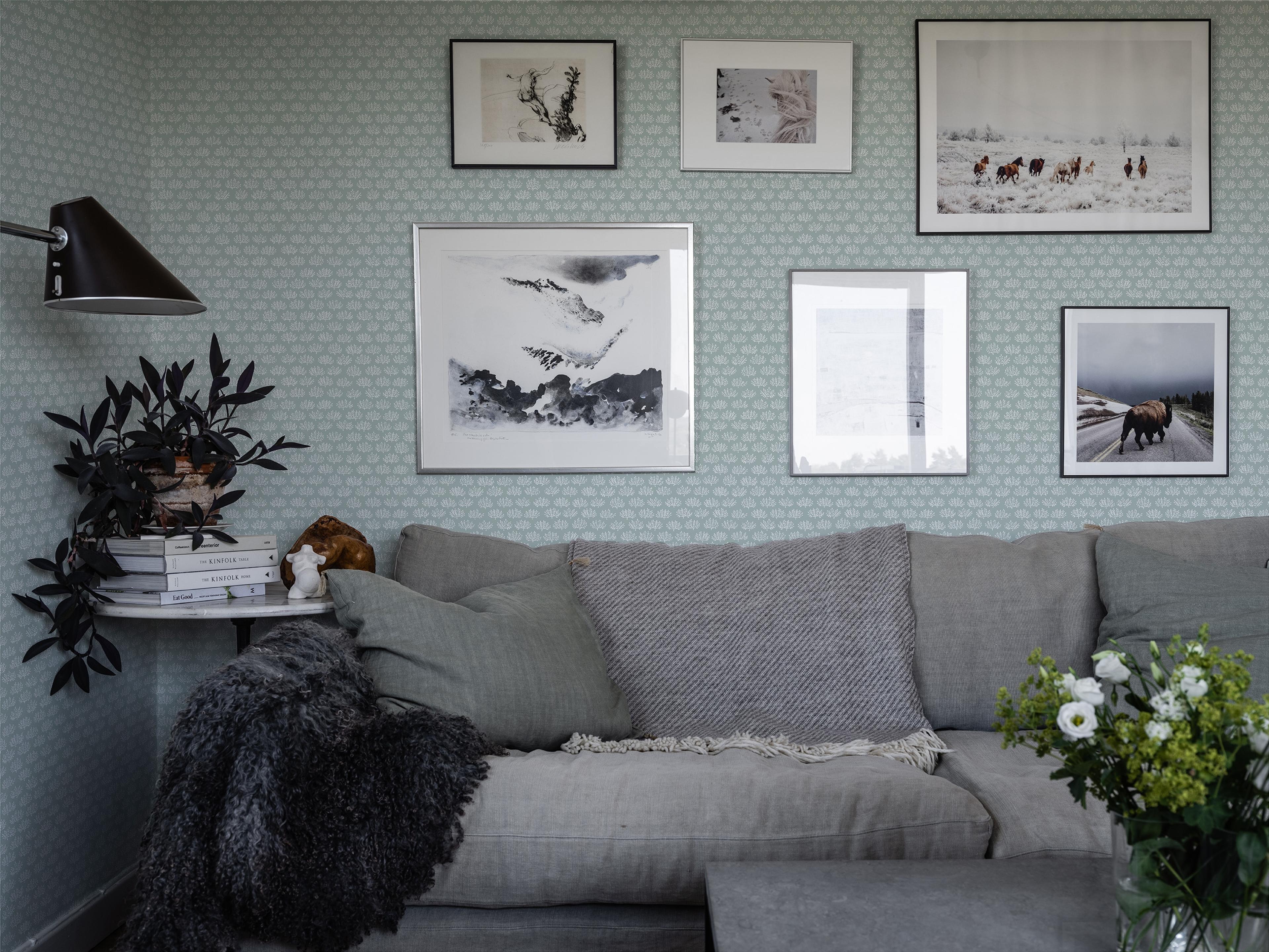 Majken blå tapet med botaniskt mönster i blå. Från kollektionen Gammalsvenska klassiker 1850–1950. Nonwoven-material med rak passning.​​​​‌﻿‍﻿​‍​‍‌‍﻿﻿‌﻿​‍‌‍‍‌‌‍‌﻿‌‍‍‌‌‍﻿‍​‍​‍​﻿‍‍​‍​‍‌﻿​﻿‌‍​‌‌‍﻿‍‌‍‍‌‌﻿‌​‌﻿‍‌​‍﻿‍‌‍‍‌‌‍﻿﻿​‍​‍​‍﻿​​‍​‍‌‍‍​‌﻿​‍‌‍‌‌‌‍‌‍​‍​‍​﻿‍‍​‍​‍‌‍‍​‌﻿‌​‌﻿‌​‌﻿​​‌﻿​﻿​﻿‍‍​‍﻿﻿​‍﻿﻿‌﻿‌﻿‌﻿‌﻿‌﻿‌﻿​‍﻿‍‌‍​﻿‌‍﻿﻿‌‍﻿​‌‍﻿﻿‌﻿​‍‌‍​‌‌‍﻿‌‌‍​‌​‍﻿‍‌﻿​﻿‌‍‌‌​‍﻿﻿‌﻿​﻿‌﻿‌​‌﻿‌‌‌‍‌​‌‍‍‌‌‍﻿﻿​‍﻿﻿‌‍‍‌‌‍﻿‍‌﻿‌​‌‍‌‌‌‍﻿‍‌﻿‌​​‍﻿﻿‌‍‌‌‌‍‌​‌‍‍‌‌﻿‌​​‍﻿﻿‌‍﻿‌‌‍﻿﻿‌‍‌​‌‍‌‌​﻿﻿‌‌﻿​​‌﻿​‍‌‍‌‌‌﻿​﻿‌‍‌‌‌‍﻿‍‌﻿‌​‌‍​‌‌﻿‌​‌‍‍‌‌‍﻿﻿‌‍﻿‍​﻿‍﻿‌‍‍‌‌‍‌​​﻿﻿‌‌‍‍‌‌‍﻿‌‌‍​‌‌‍‌﻿‌‍‌‌​‍﻿‌​﻿​‌​﻿‌﻿​﻿‍‌‌‍‌‍​﻿​​‌‍‌‌‌‍​‌‌‍​﻿​﻿‍‌​﻿‌﻿​﻿‌‌​﻿‌‍‌‍‌‍​﻿‍‌​﻿‌‌​﻿​‌​﻿‍‌‌‍‌‍‌‍​‌‌‍​‌​﻿‍​‌‍‌‍‌‍​﻿​﻿​﻿‌‍​﻿​﻿​﻿‌‍​‍‌‍​﻿​﻿‌​​﻿‌‍​﻿‍‌‌‍​﻿‌‍‌‍‌‍​﻿​﻿‍​​﻿‌​​﻿​﻿‌‍​‌​﻿​‌​﻿‌​​‍﻿‌​﻿​‍​﻿‌‍​﻿‌‌​﻿​﻿‌﻿‍​​﻿​‌​﻿‍‌​﻿‍‌​﻿​​​‍﻿‌‌‍‍‍‌﻿​​‌‍‌﻿​﻿‍﻿‌﻿‌​‌﻿‍‌‌﻿​​‌‍‌‌​﻿﻿‌‌﻿​﻿‌‍​‌‌‍﻿‍‌‍‍‌‌﻿‌​‌﻿‍‌​‍﻿‍‌‍‍‌‌‍﻿‌‌‍​‌‌‍‌﻿‌‍‌‌‌​​‌‌﻿​﻿‌﻿​﻿‌‍‌‌‌﻿‌​​﻿‍﻿‌﻿​​‌‍​‌‌﻿‌​‌‍‍​​﻿﻿‌‌‍​‌‌‍﻿​‌﻿‌​‌‌‌​‌‍‌‌‌﻿‍​‌﻿‌​​﻿﻿﻿‌‍​‍‌‍​‌‌﻿​﻿‌‍‌‌‌‌‌‌‌﻿​‍‌‍﻿​​﻿﻿‌‌‍‍​‌﻿‌​‌﻿‌​‌﻿​​‌﻿​﻿​‍‌‌​﻿​﻿‌​​‌​‍‌‌​﻿​‍‌​‌‍​‍‌‌​﻿​‍‌​‌‍‌﻿‌﻿‌﻿‌﻿‌﻿‌﻿​‍﻿‍‌‍​﻿‌‍﻿﻿‌‍﻿​‌‍﻿﻿‌﻿​‍‌‍​‌‌‍﻿‌‌‍​‌​‍﻿‍‌﻿​﻿‌‍‌‌​‍‌‌​﻿​‍‌​‌‍‌﻿​﻿‌﻿‌​‌﻿‌‌‌‍‌​‌‍‍‌‌‍﻿﻿​‍‌‍‌‍‍‌‌‍‌​​﻿﻿‌‌‍‍‌‌‍﻿‌‌‍​‌‌‍‌﻿‌‍‌‌​‍﻿‌​﻿​‌​﻿‌﻿​﻿‍‌‌‍‌‍​﻿​​‌‍‌‌‌‍​‌‌‍​﻿​﻿‍‌​﻿‌﻿​﻿‌‌​﻿‌‍‌‍‌‍​﻿‍‌​﻿‌‌​﻿​‌​﻿‍‌‌‍‌‍‌‍​‌‌‍​‌​﻿‍​‌‍‌‍‌‍​﻿​﻿​﻿‌‍​﻿​﻿​﻿‌‍​‍‌‍​﻿​﻿‌​​﻿‌‍​﻿‍‌‌‍​﻿‌‍‌‍‌‍​﻿​﻿‍​​﻿‌​​﻿​﻿‌‍​‌​﻿​‌​﻿‌​​‍﻿‌​﻿​‍​﻿‌‍​﻿‌‌​﻿​﻿‌﻿‍​​﻿​‌​﻿‍‌​﻿‍‌​﻿​​​‍﻿‌‌‍‍‍‌﻿​​‌‍‌﻿​‍‌‍‌﻿‌​‌﻿‍‌‌﻿​​‌‍‌‌​﻿﻿‌‌﻿​﻿‌‍​‌‌‍﻿‍‌‍‍‌‌﻿‌​‌﻿‍‌​‍﻿‍‌‍‍‌‌‍﻿‌‌‍​‌‌‍‌﻿‌‍‌‌‌​​‌‌﻿​﻿‌﻿​﻿‌‍‌‌‌﻿‌​​‍‌‍‌﻿​​‌‍​‌‌﻿‌​‌‍‍​​﻿﻿‌‌‍​‌‌‍﻿​‌﻿‌​‌‌‌​‌‍‌‌‌﻿‍​‌﻿‌​​‍‌‍‌﻿​​‌‍‌‌‌﻿​‍‌﻿​﻿‌﻿​​‌‍‌‌‌‍​﻿‌﻿‌​‌‍‍‌‌﻿‌‍‌‍‌‌​﻿﻿‌‌﻿​​‌﻿‌‌‌‍​‍‌‍﻿​‌‍‍‌‌﻿​﻿‌‍‍​‌‍‌‌‌‍‌​​‍​‍‌﻿﻿‌