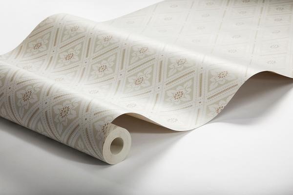 Ester mönsterbild trellis, beige tapet från Boråstapeter med rutigt, geometriskt, trellis mönster i beige. Från kollektionen Falsterbo III. Nonwoven-material med rak passning.